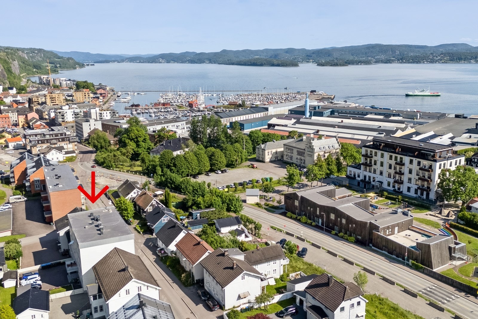 Leiligheten er beliggende med gangavstand til sentrum og jernbanestasjon Galleribilde