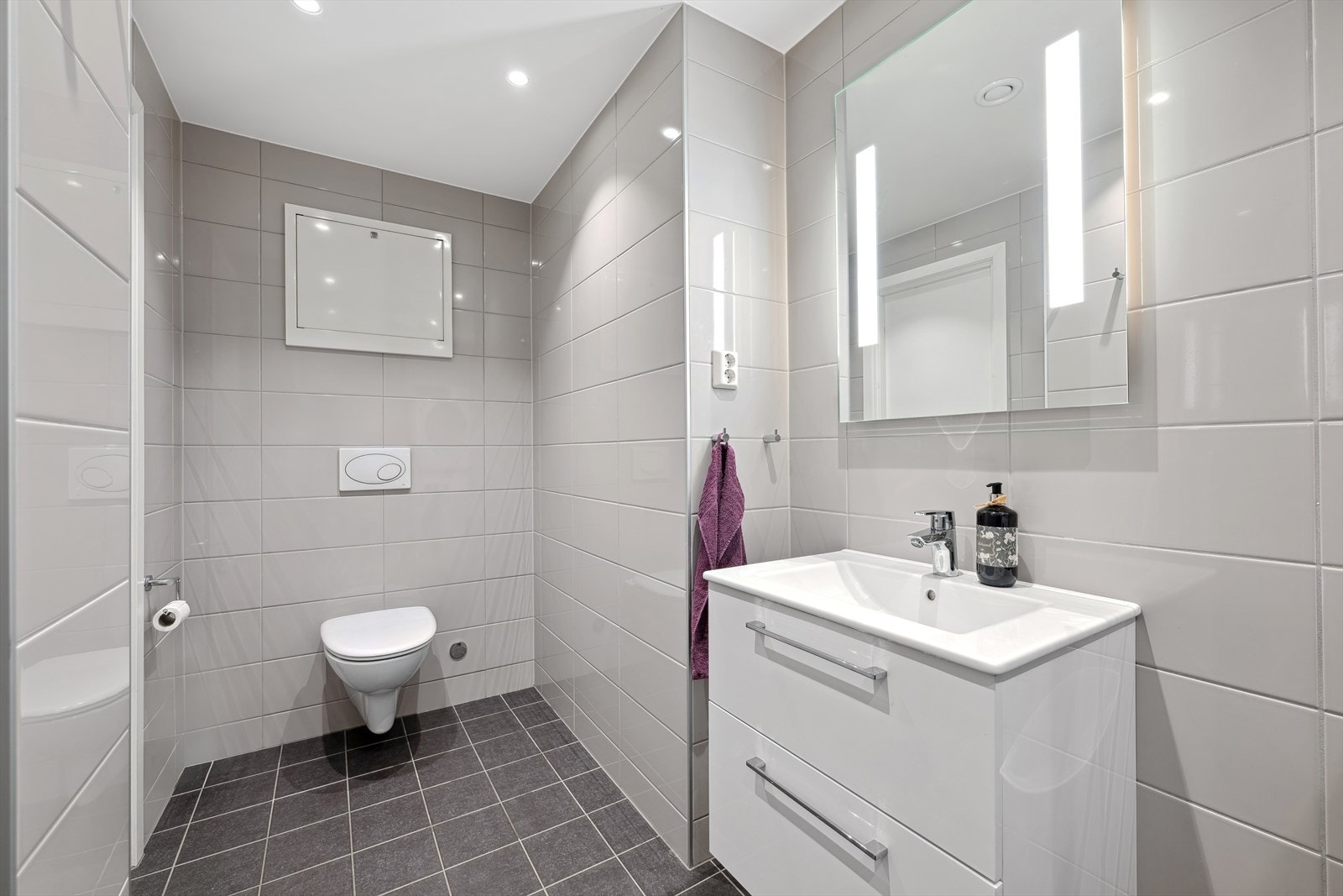 Varmekabler i gulv. Galleribilde