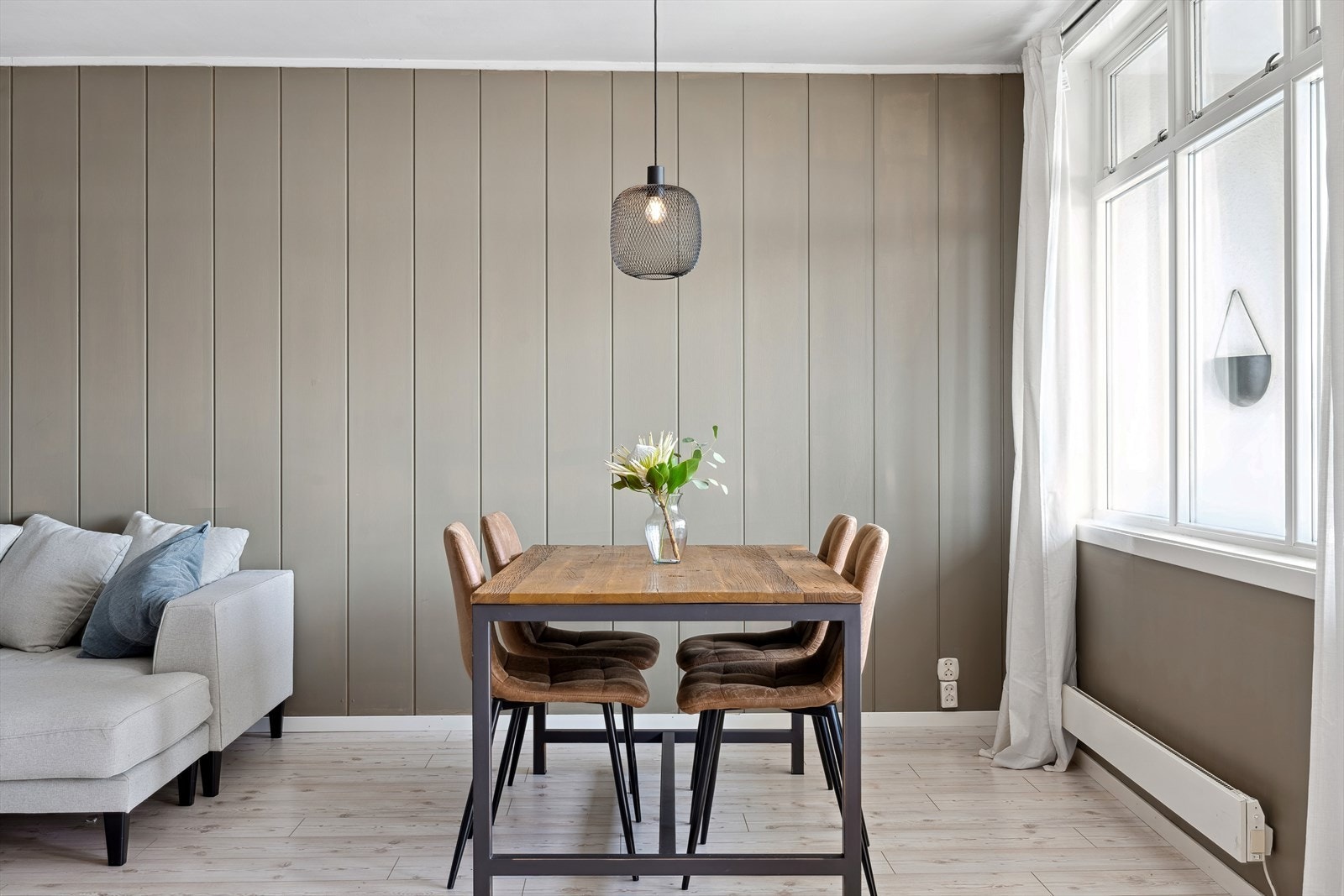 Stuen har moderne farger Galleribilde