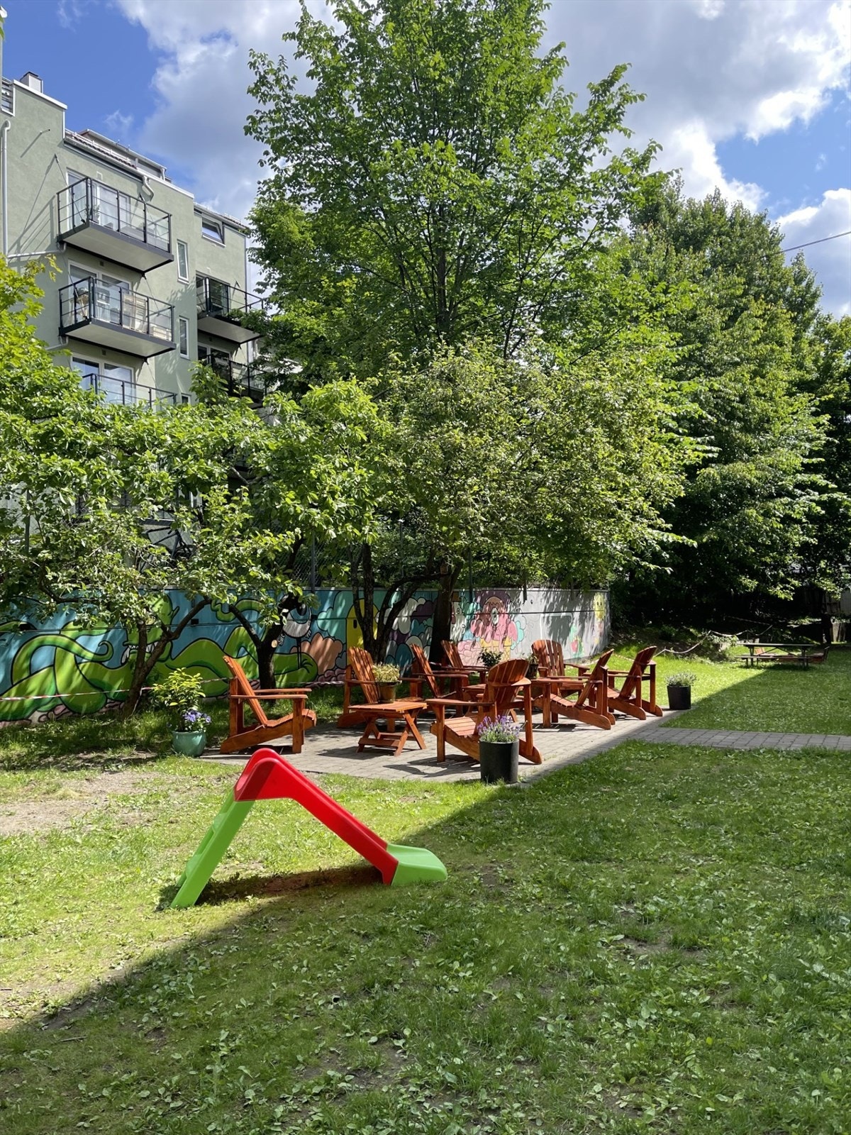 Det er godt med plen og beplantning. Galleribilde