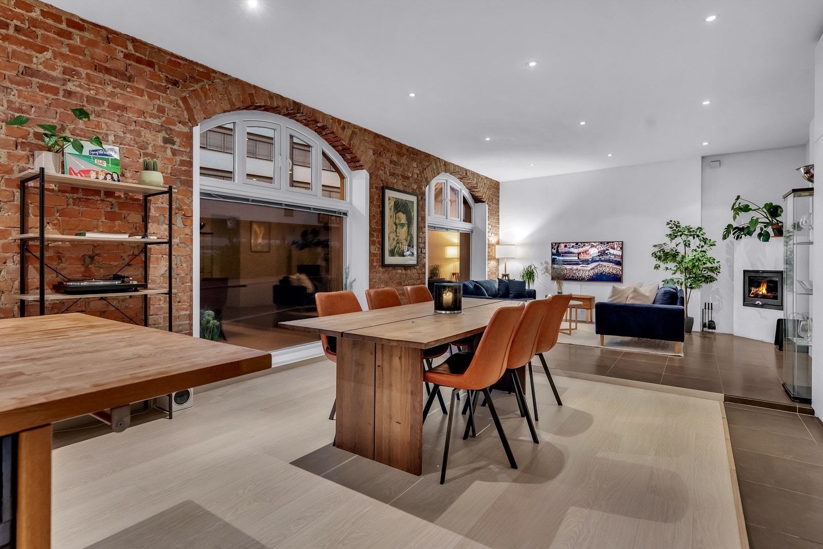 Vinduer fra 2018 med støydemping, speilbelegg og persienner. Galleribilde