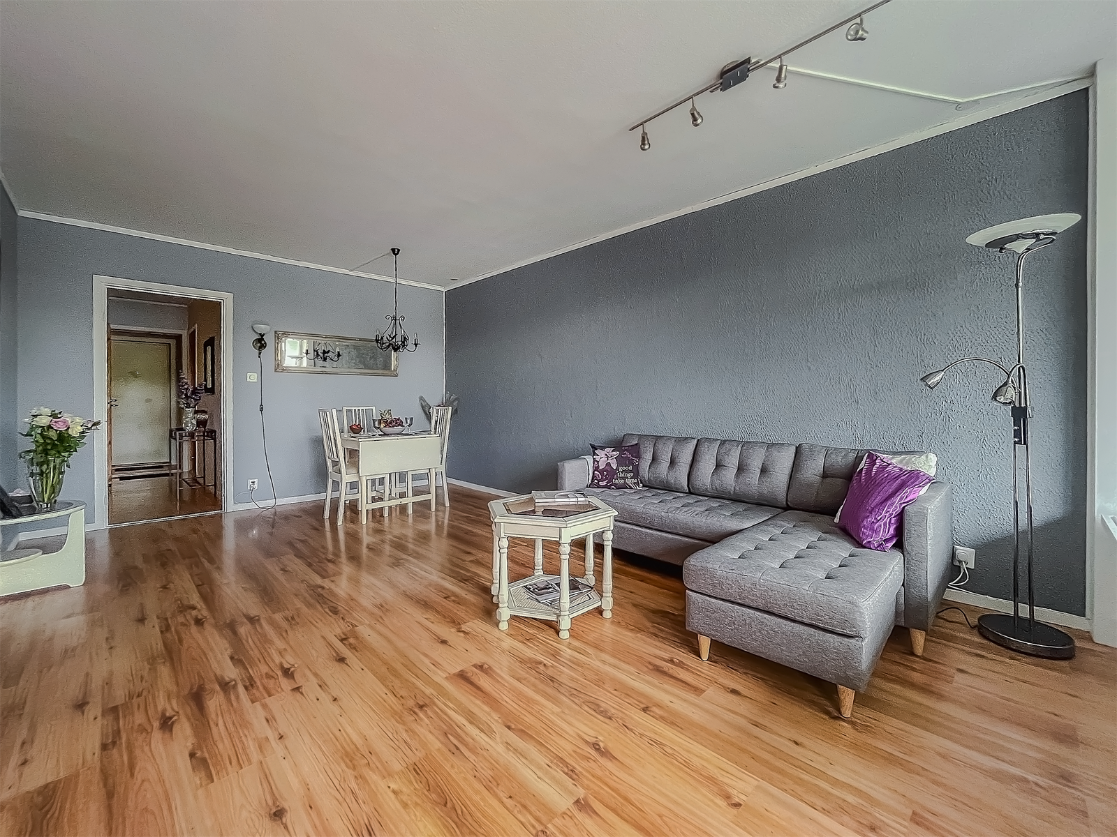 Flere møbleringsmuligheter i stuen. Galleribilde