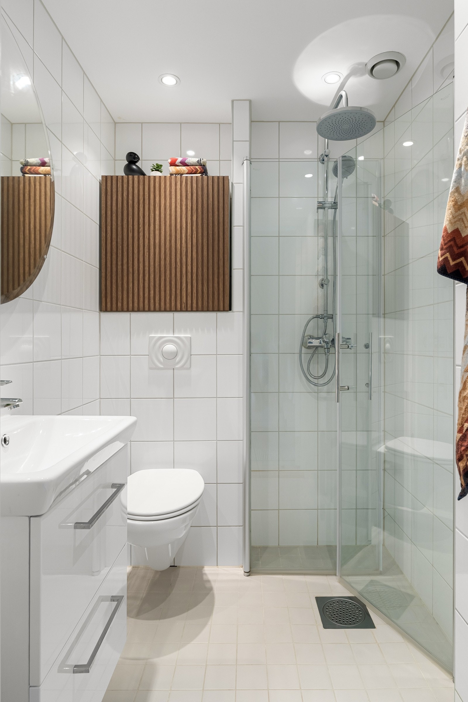 Pent og romslig baderom fra 2015, som er oppgradert i 2025 Galleribilde