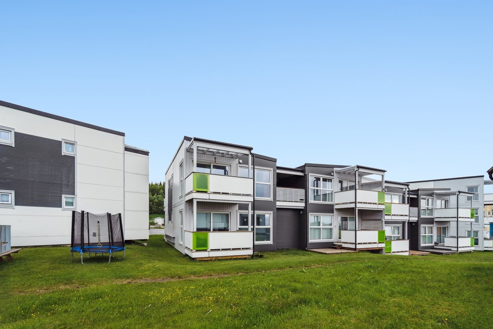 Martha Støvers vei 30D er en 3-roms andelsleilighet på 55 kvm (internt bruksareal) i et bygg fra 2007. Galleribilde