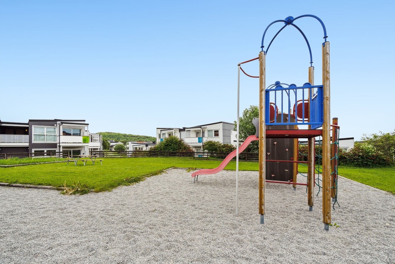 Lekeplassen er et fint samlingssted for beboerne på feltet. Galleribilde