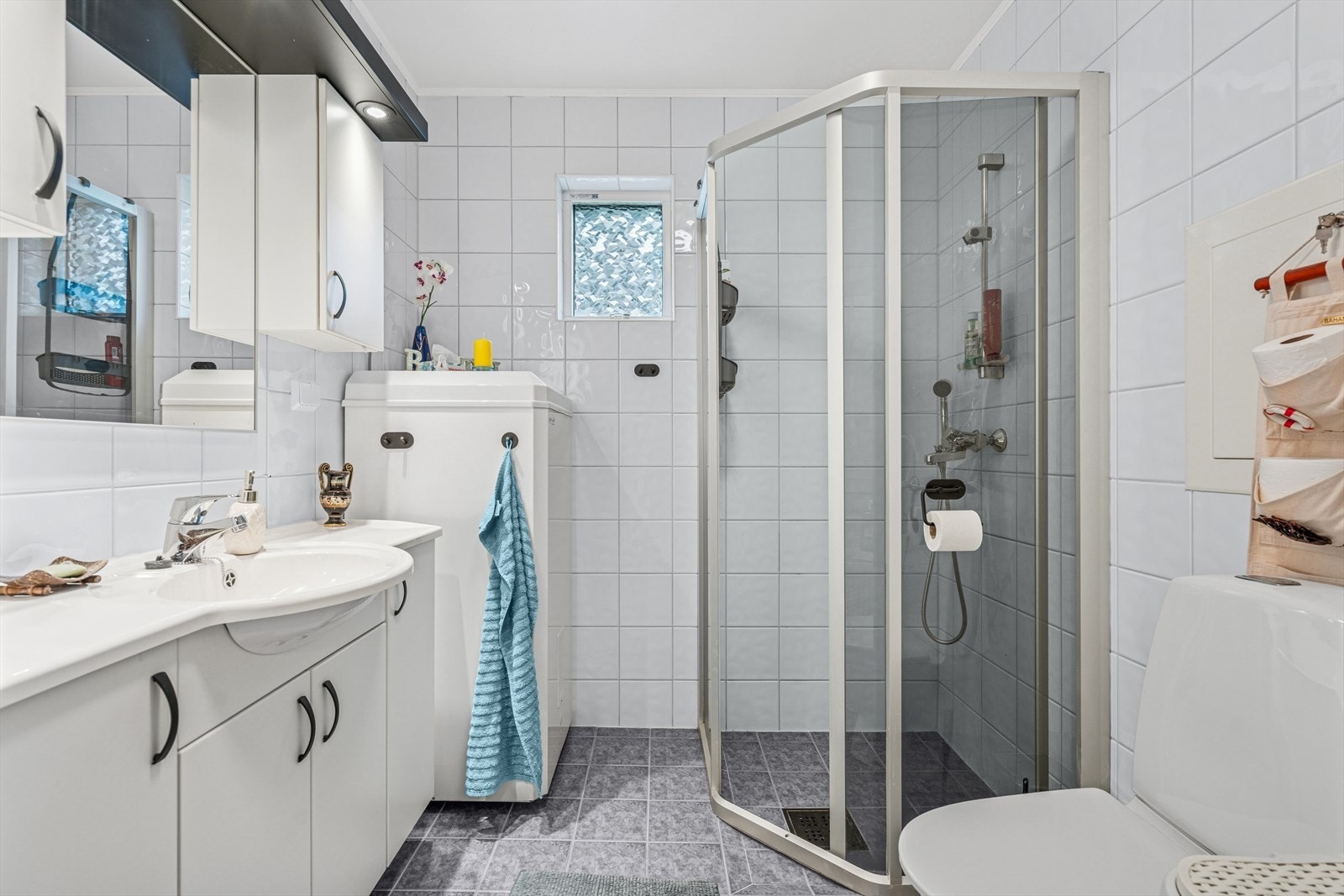 Flislagt baderom med varmekabler i gulv. Galleribilde