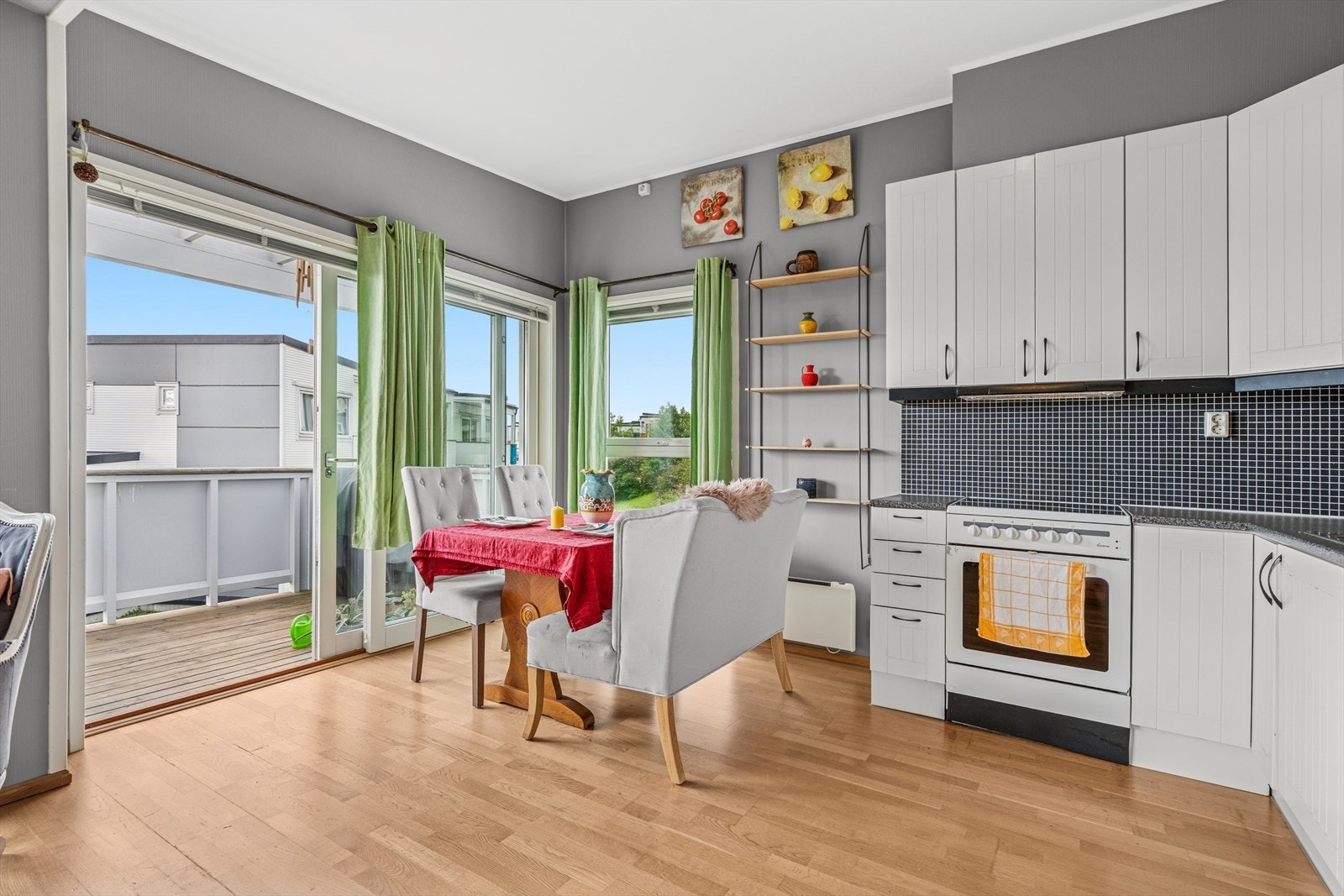 Her er det god plass til spisebord. Galleribilde