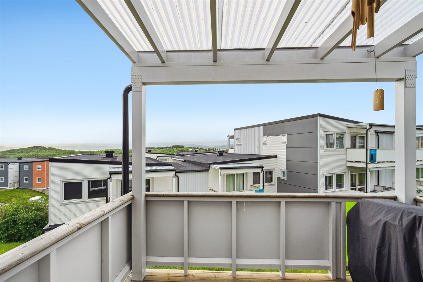 Utgang fra stuen til en balkong på cirka 5,7 m². Galleribilde