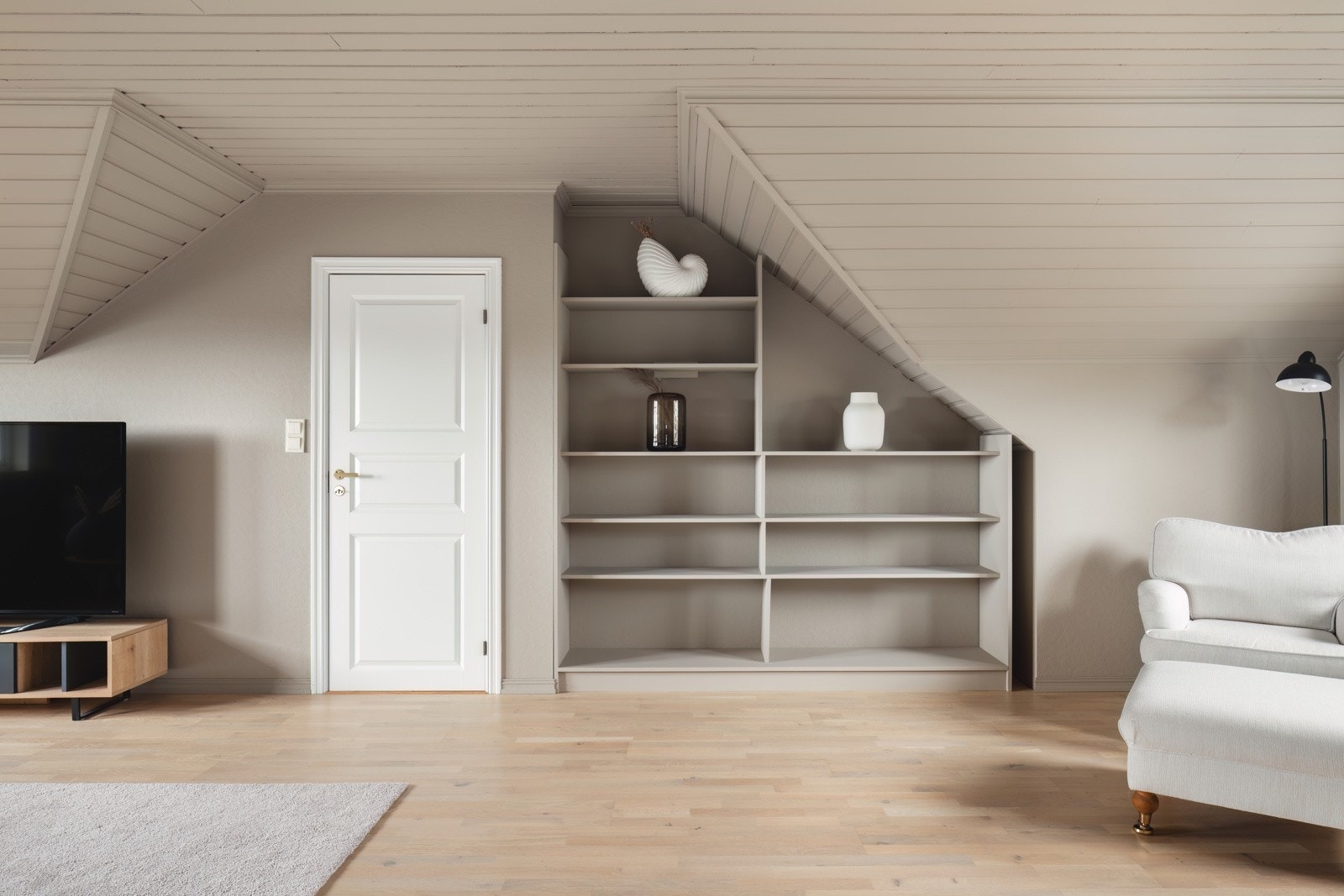 Loftstue. Galleribilde