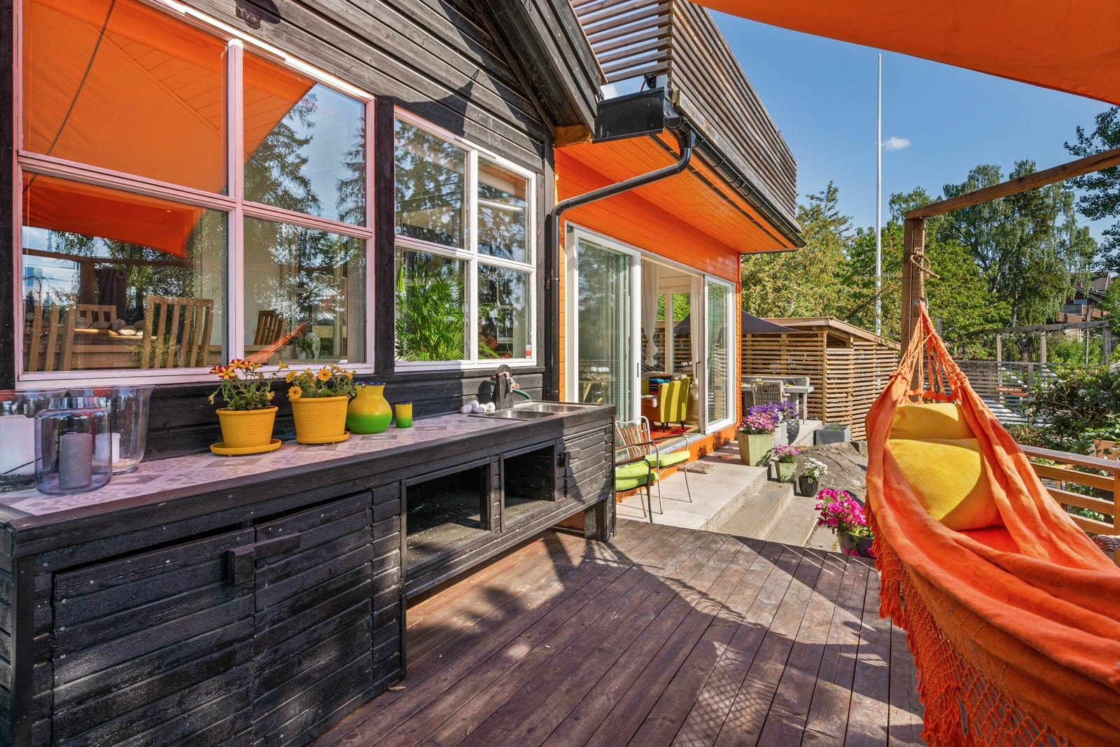 Utekjøkken med terrasse. Galleribilde