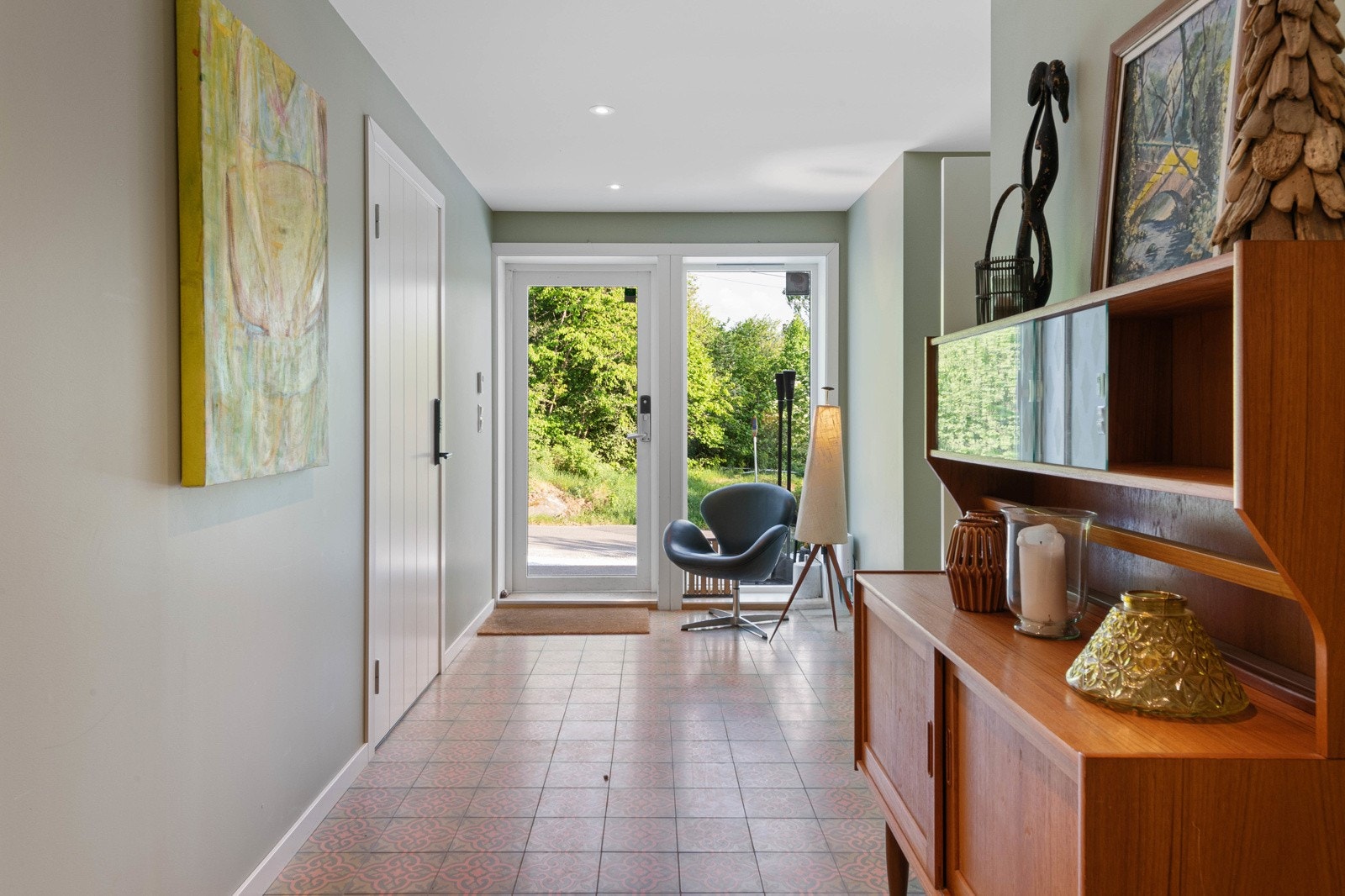 Felles inngangsparti mellom hovedhuset og tilbygget. Galleribilde