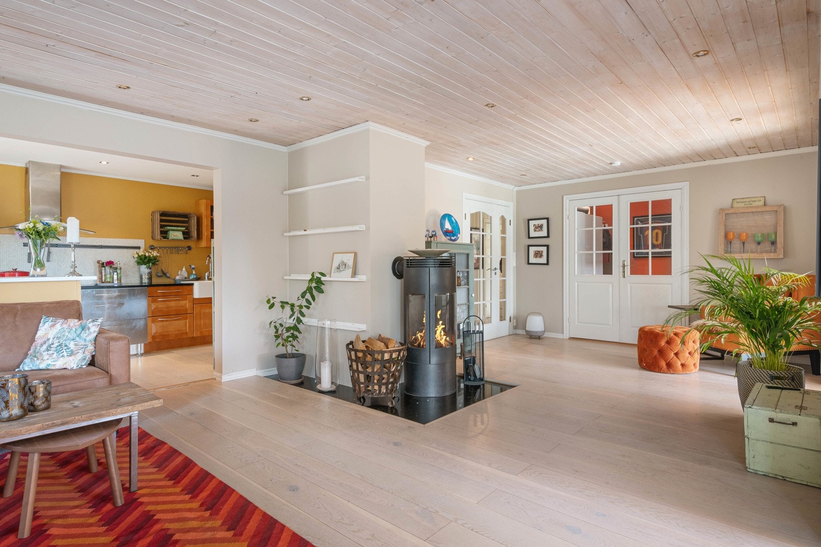 Stue, spisestue og kjøkken er tilsammen ca. 60 m². Galleribilde