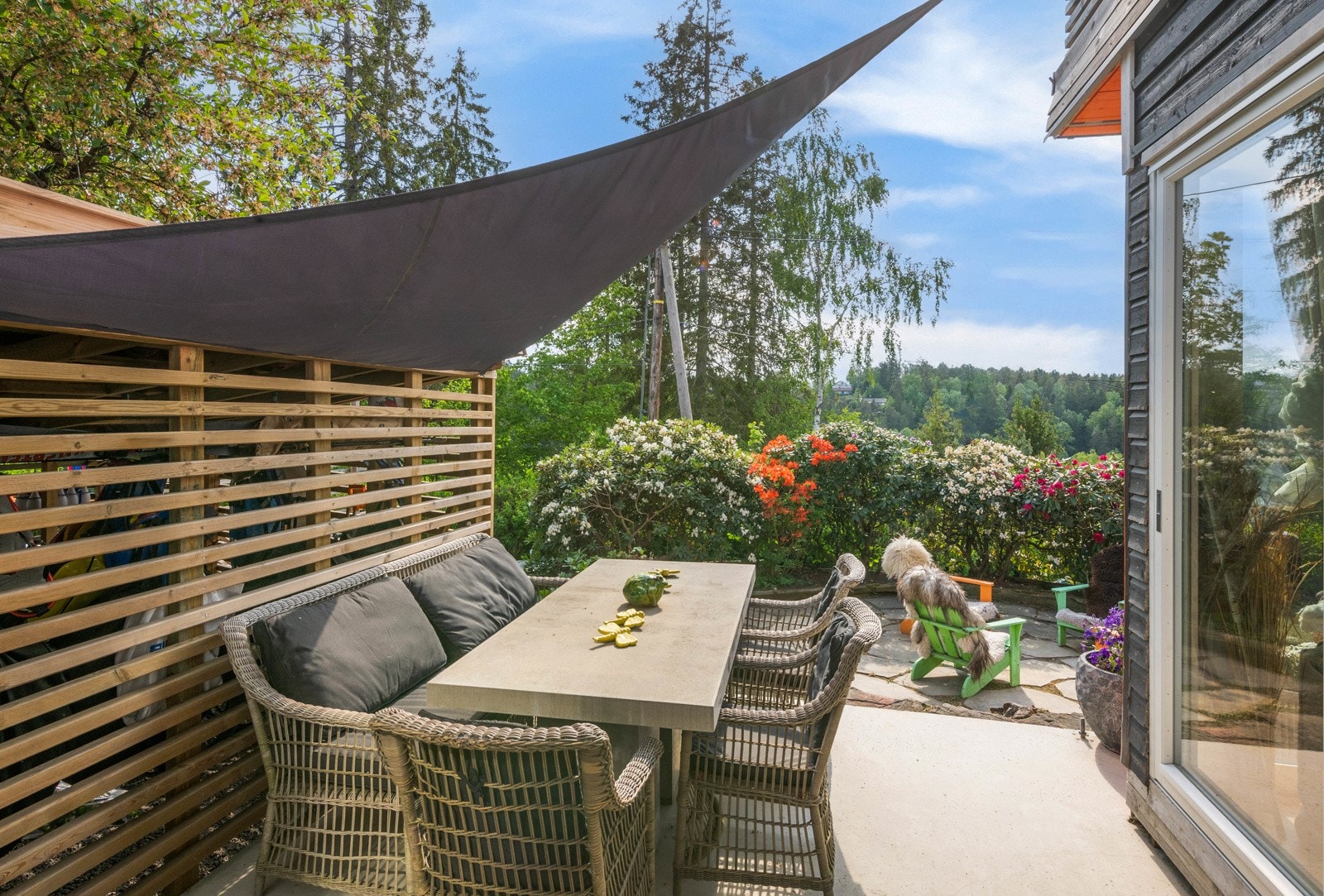 Uteplassen er usjenert med støpt såle. Galleribilde