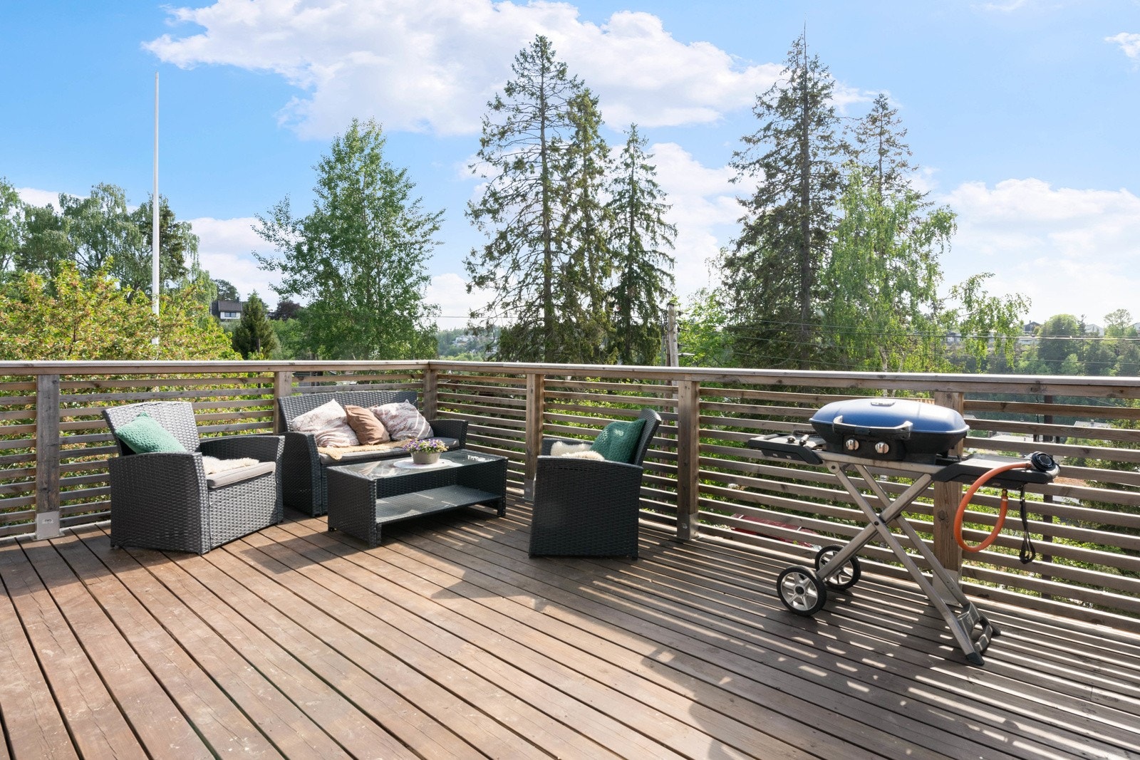 Balkongen/takterrassen er ca. 21 m², vestvendt og har sol hele dagen. Galleribilde