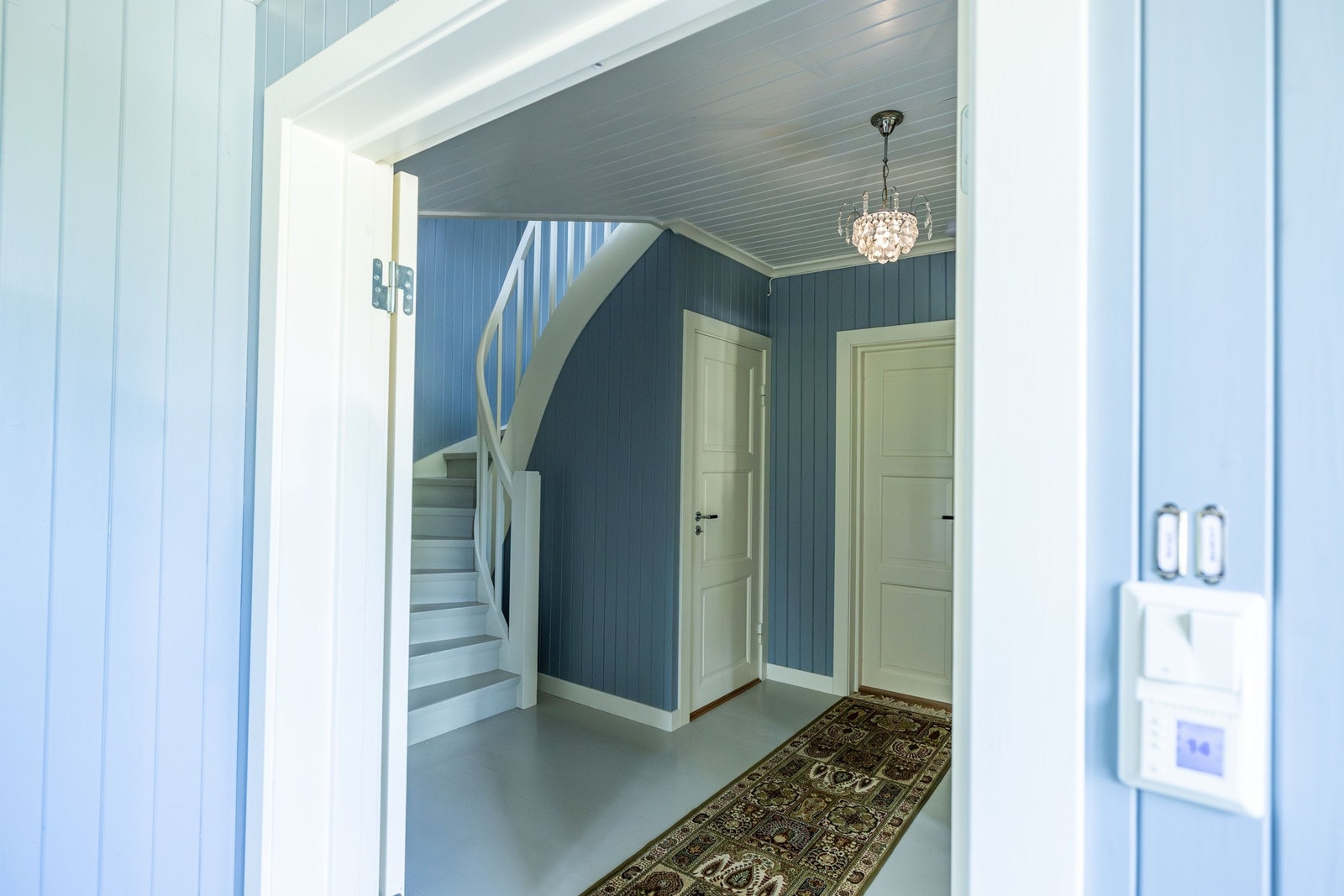 Hall i 1. etasje. Galleribilde