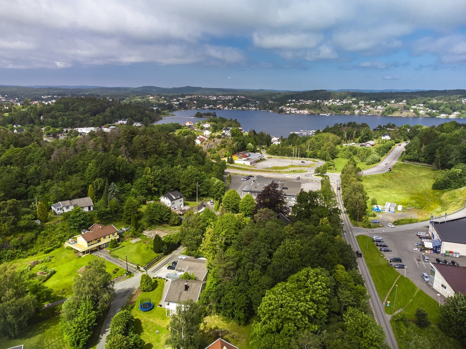Dronefoto. Se pil for hvor tomten ligger Galleribilde