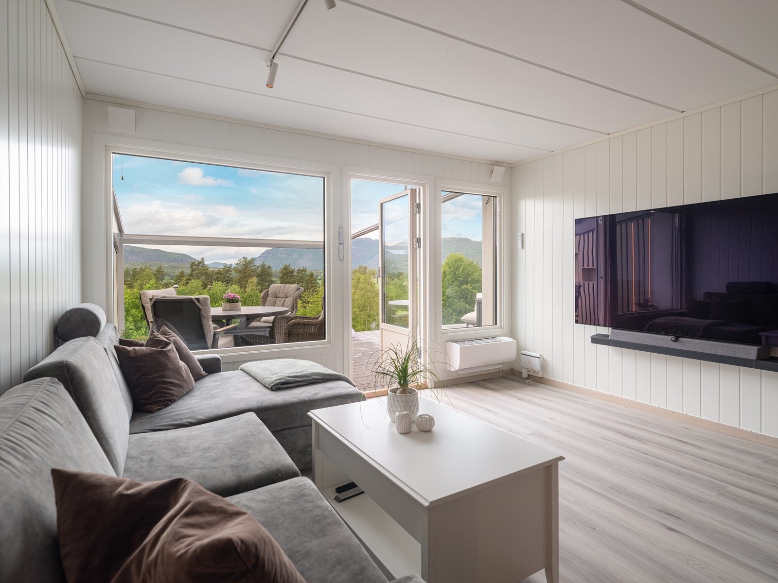 EiendomsMegler1 ved Halvor Østerli presenterer Nedre Borgvin 30! Galleribilde