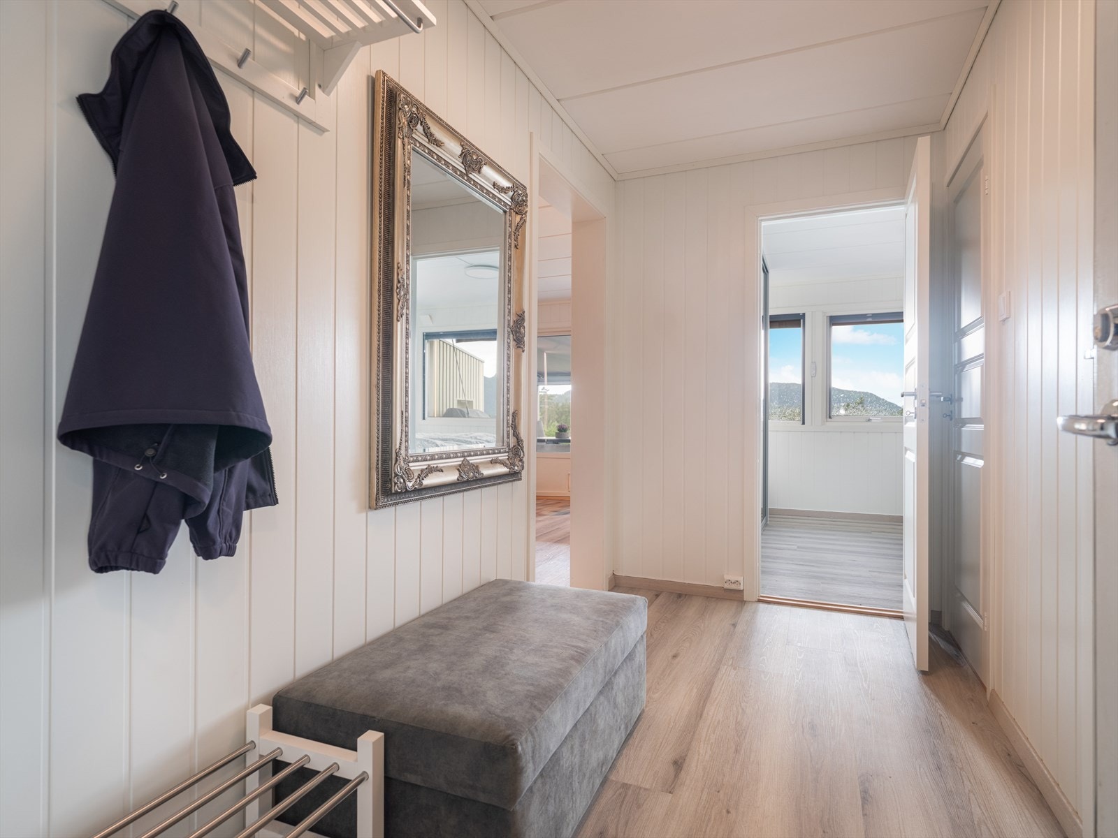 Det medfølger også 2 boder i gangen utenfor boligen. Galleribilde