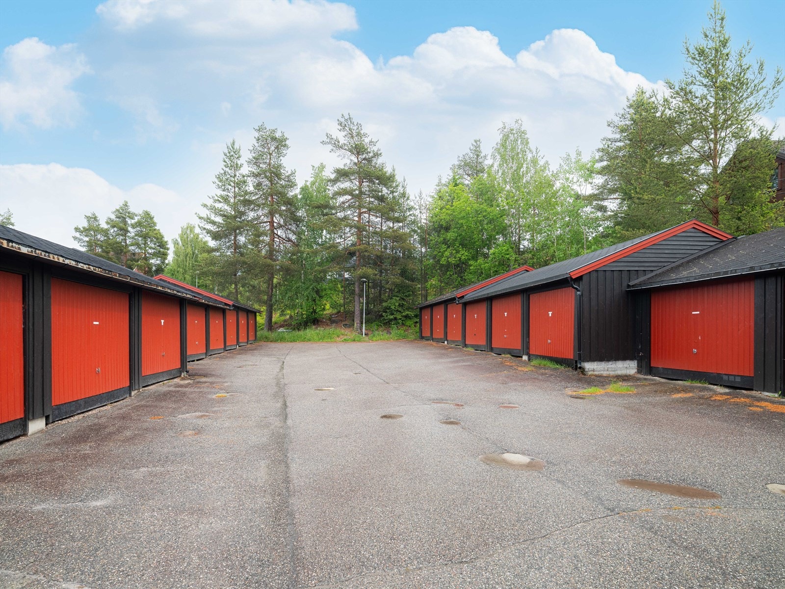 I tillegg medfølger parkeringsplass i felles garasjeanlegg. Galleribilde