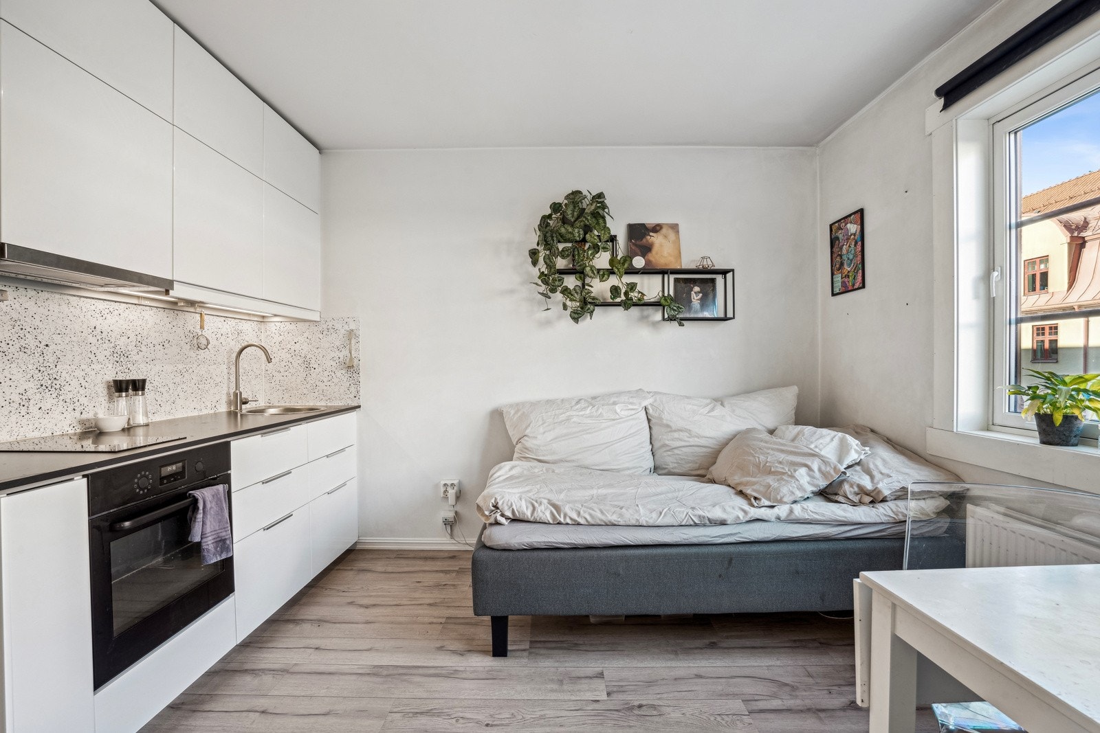 Leiligheten er arealeffektiv og holder en gjennomgående fin standard Galleribilde