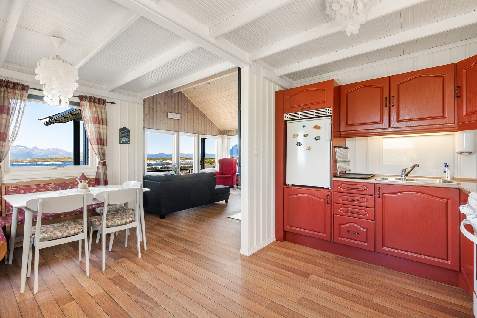 Kjøkken og spisestue Galleribilde