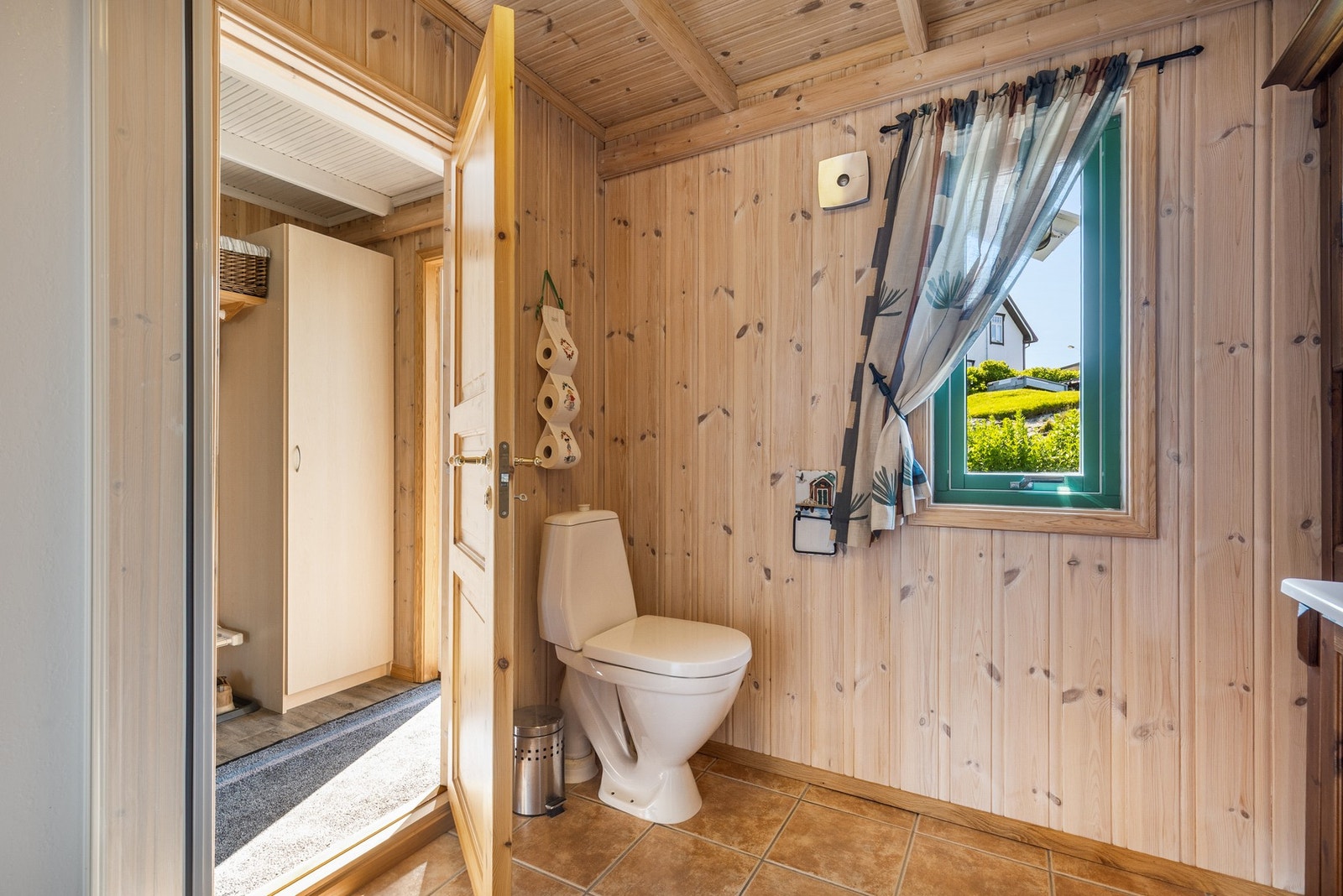 Rommet har elektriske varmekabler Galleribilde