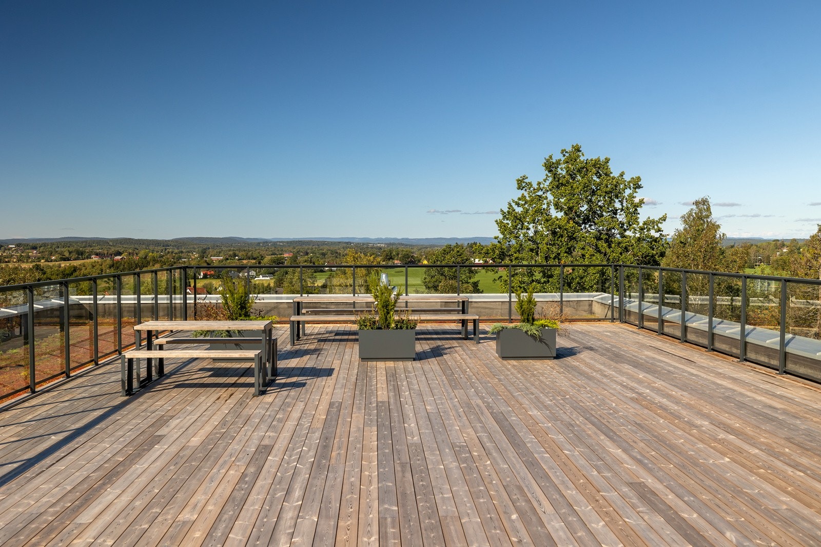 Stor felles takterrasse i blokka. Her har du nydelig utsikt over nærområdet Galleribilde