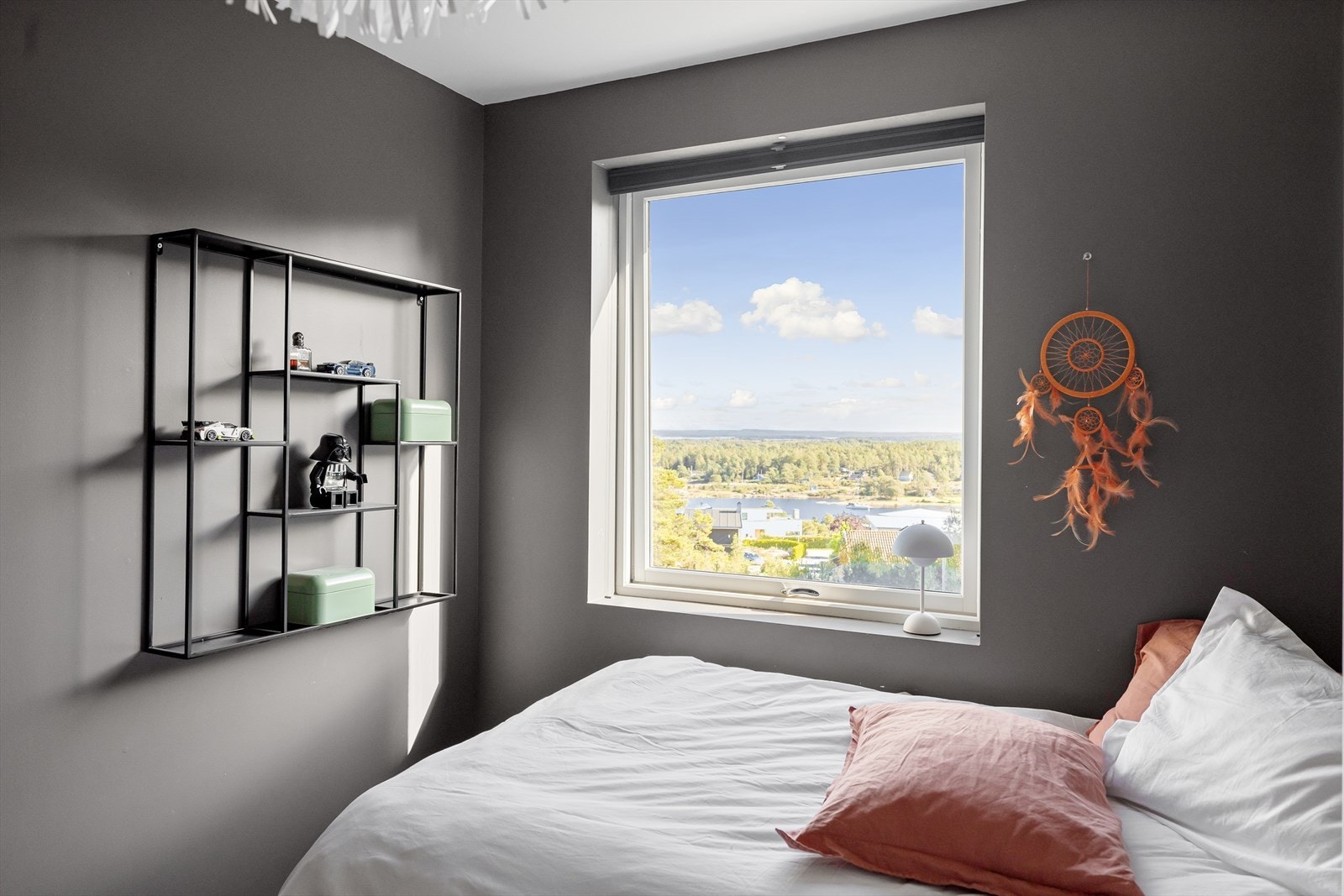 Begge de mindre soverommene har fin sjøutsikt, Galleribilde