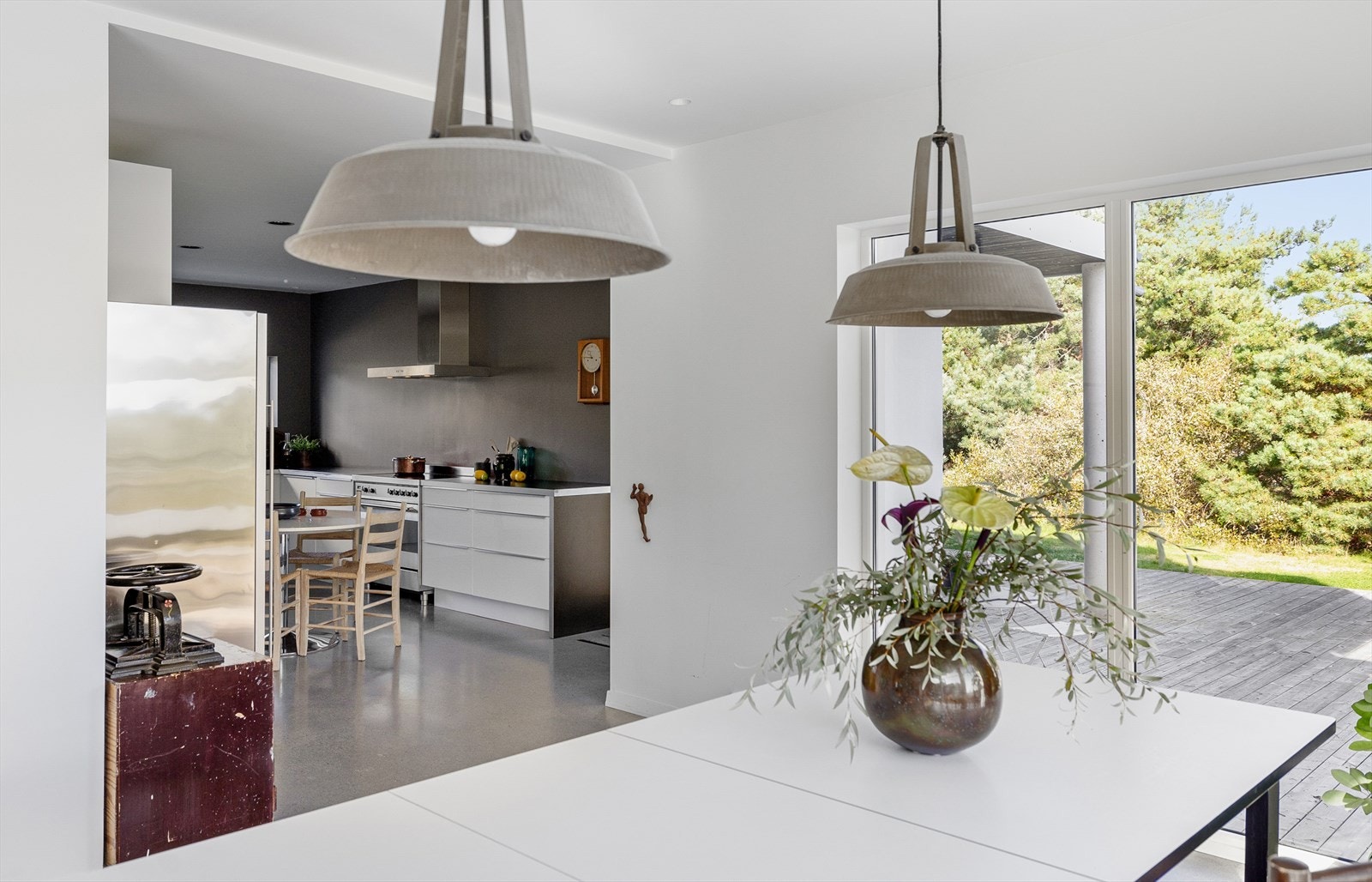 Kjøkkenet ligger i tilknytning til spisestuen. Galleribilde