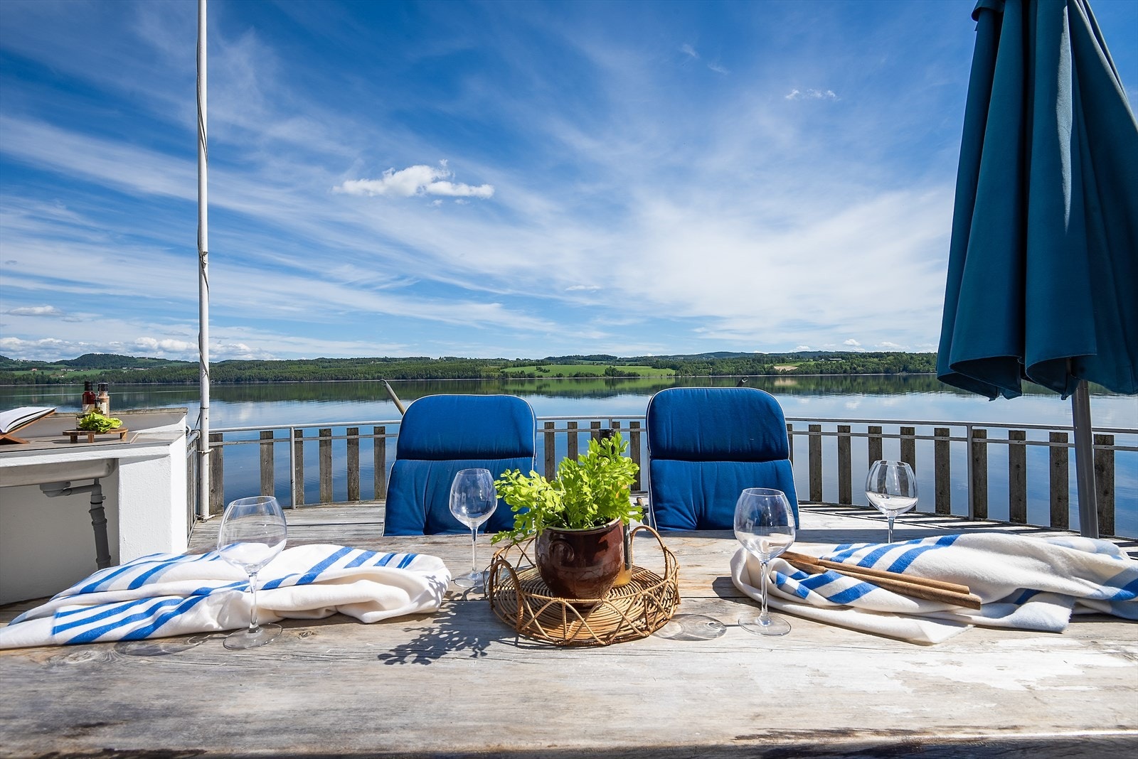 Nydelig samlingssted utendørs. Galleribilde