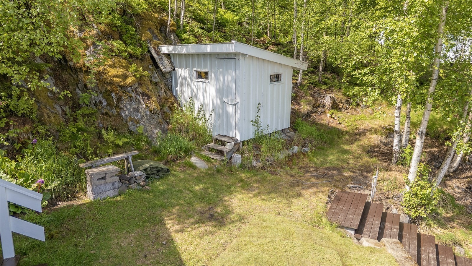 Uthus på eiendommen. Galleribilde