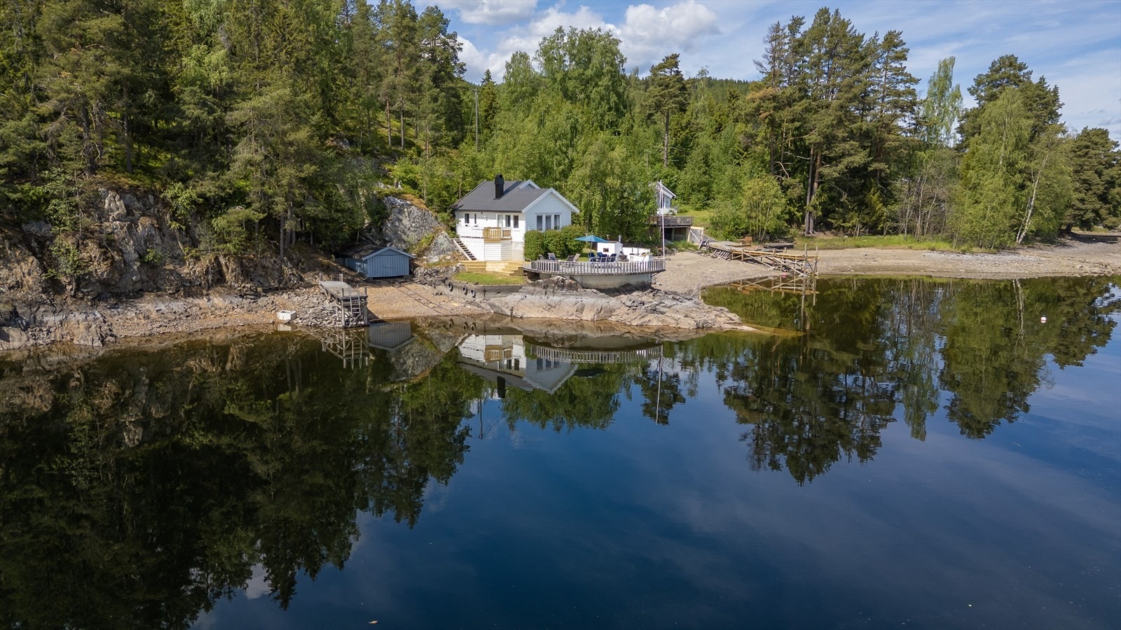 Idyllisk område langs Mjøsa. Galleribilde