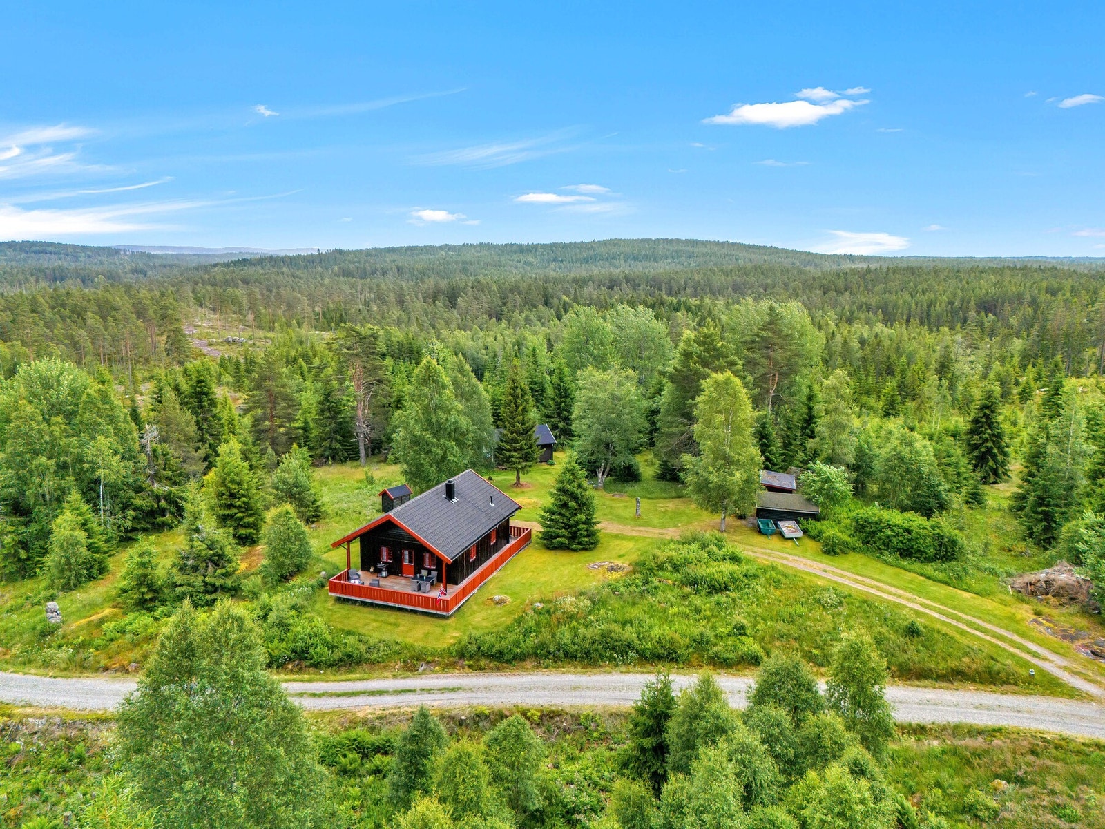 Frida Solberg v/ EIE eiendomsmegling har gleden av å presentere Måsabyveien 935! Galleribilde