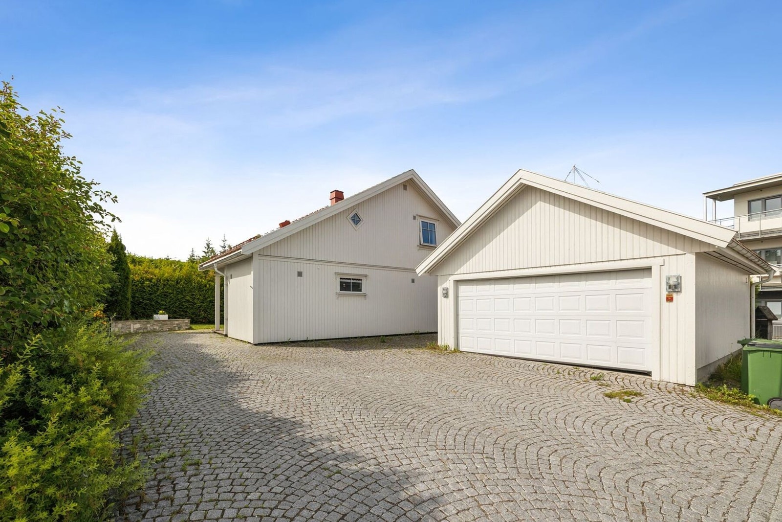 En sjelden eneboligmulighet med hage, terrasse og dobbelgarasje - midt i sentrumskjernen av Jessheim! Galleribilde