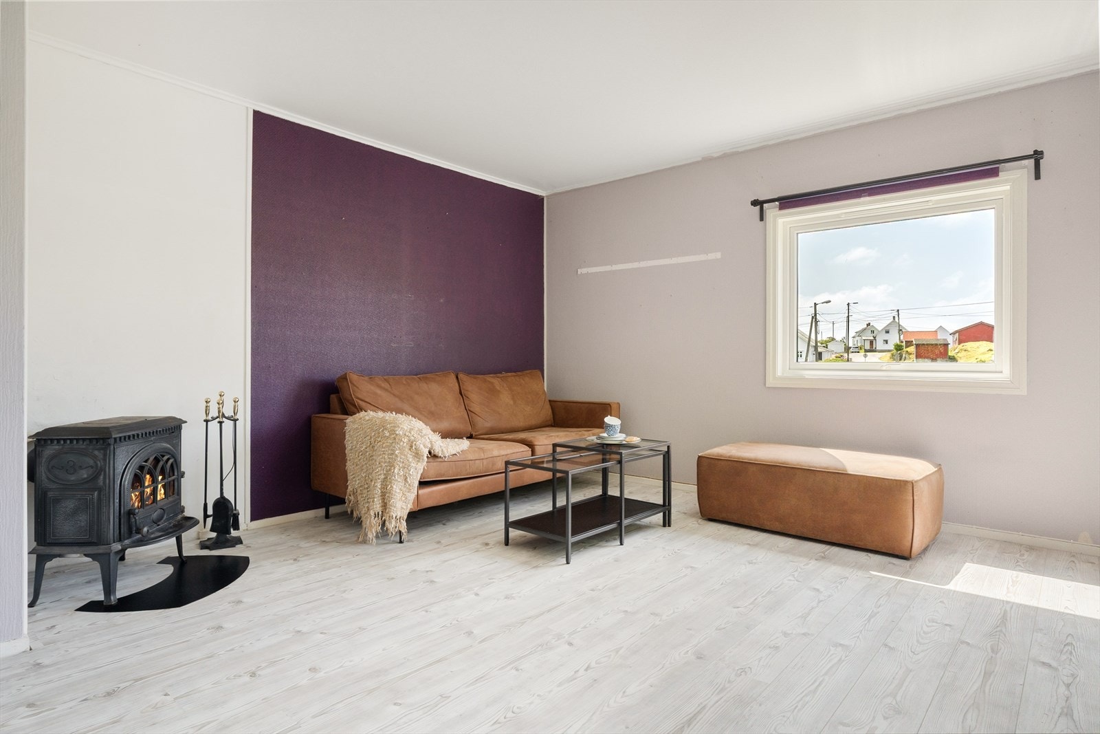 Stor og god stue med vedovn.
Peisen varmer godt på kalde vinter- og høstkvelder! Galleribilde