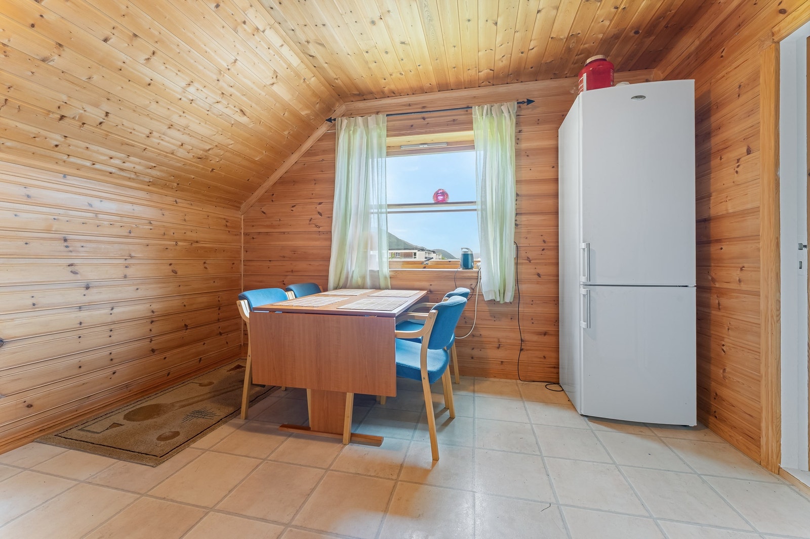 Utleiedel i 2. etg. med stue, soverom, bad og kjøkken. Galleribilde