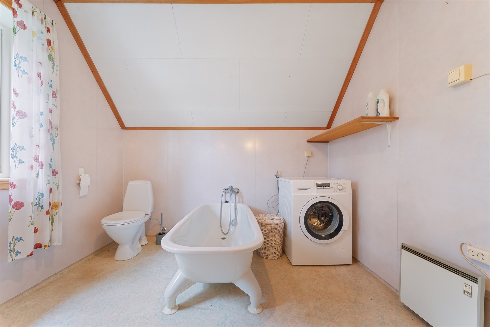 Utleiedel i 2. etg. med stue, soverom, bad / vaskerom og kjøkken. Galleribilde