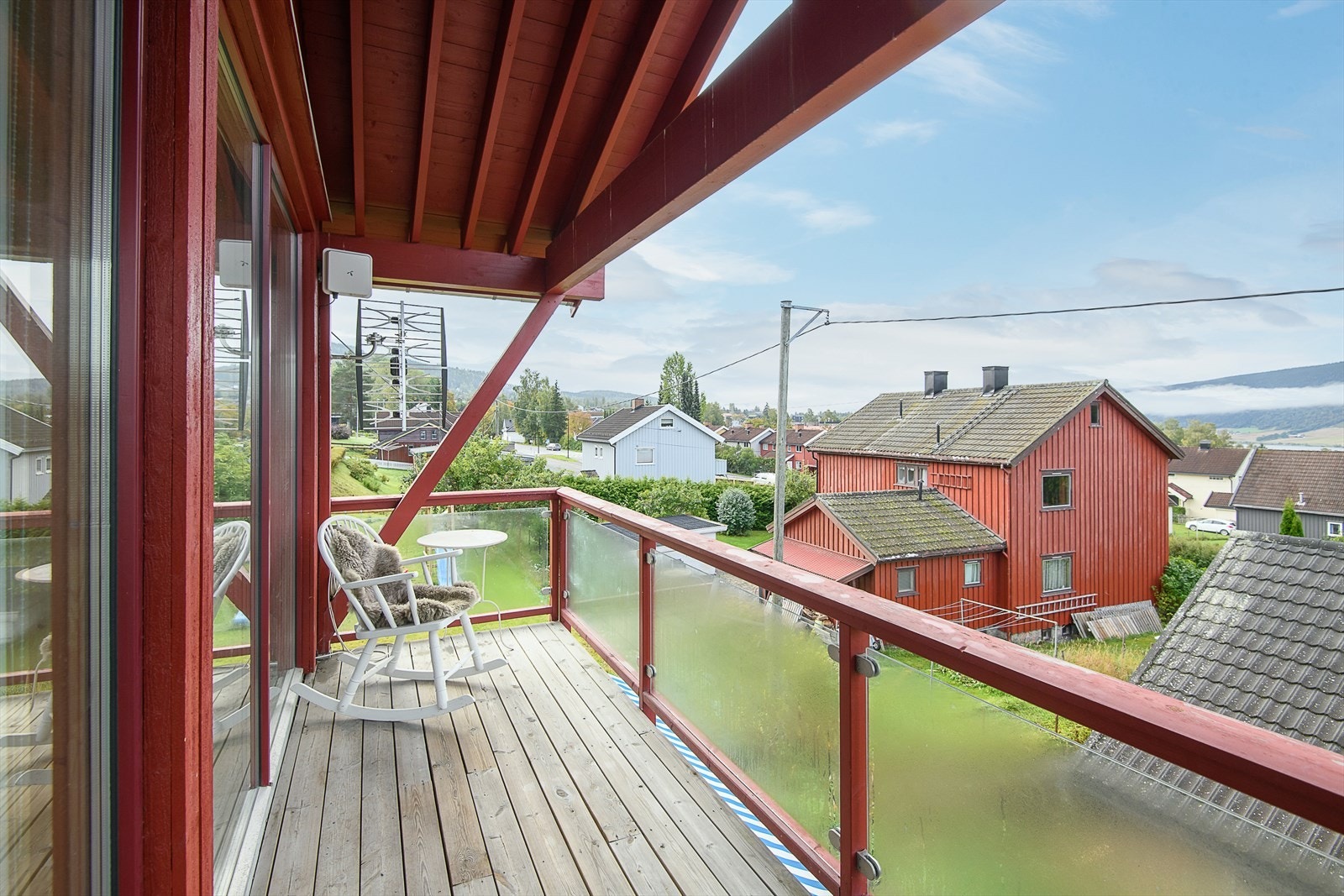 Leiligheten ligger i et etablert område med gangavstand til både sentrum, skoler og dagligvare. Galleribilde