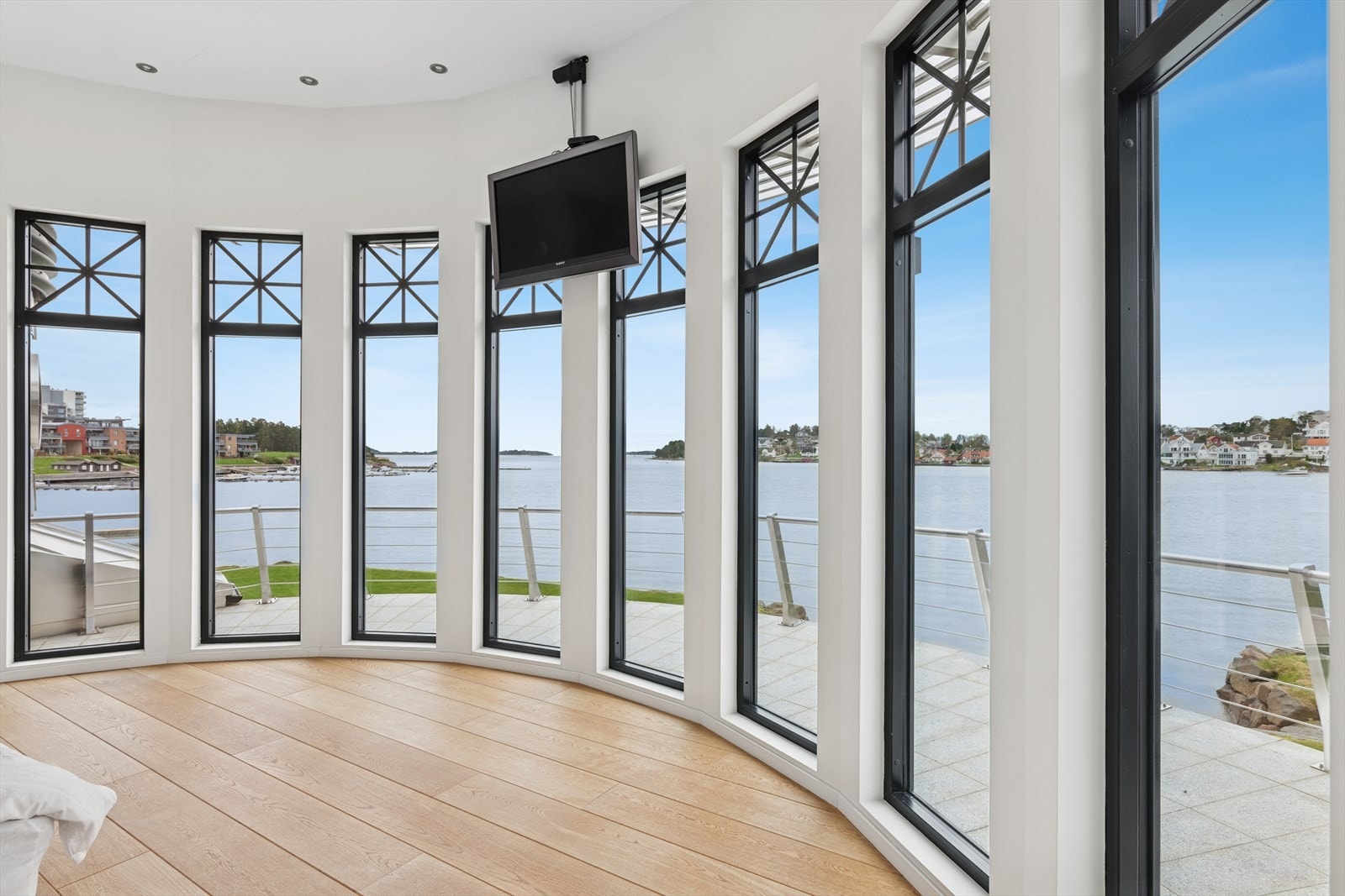 Her våkner du opp til følelsen av å være i baugen på et skip., soverom i 2. etasje. Galleribilde