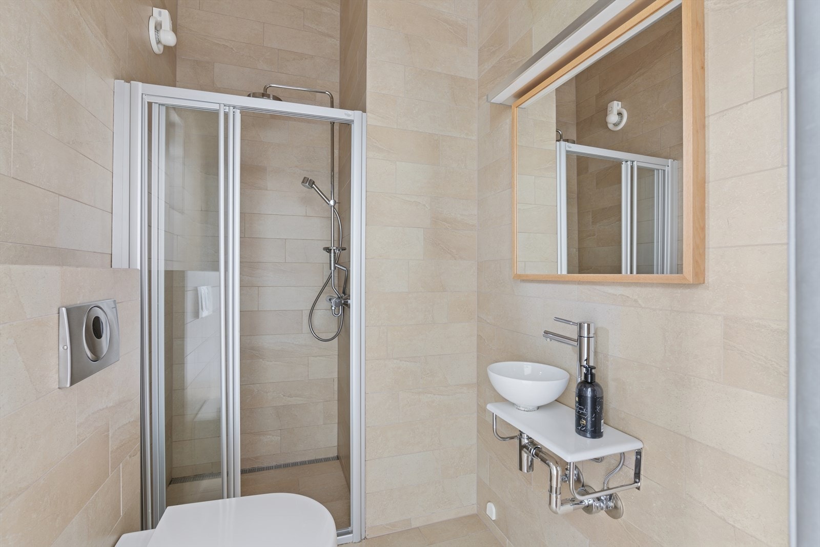 Helfliset baderom til soverom 3. Galleribilde