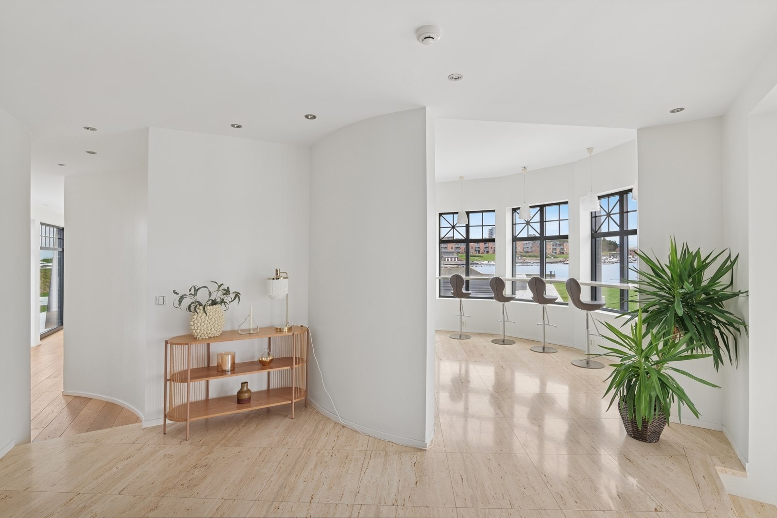 De organiske buene sørger for en unik romvirkning. Galleribilde