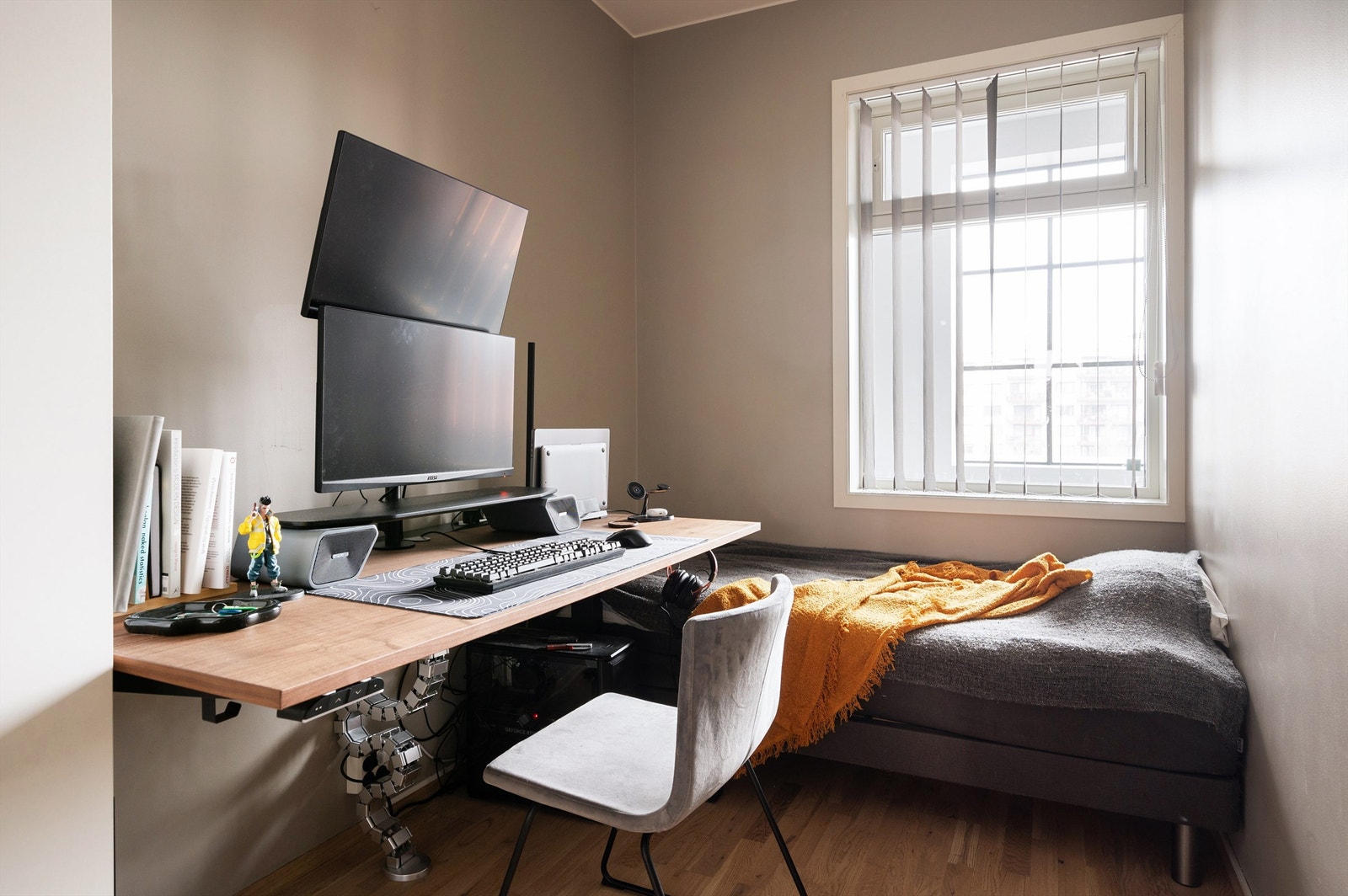 Leilighetens andre soverom er også romslig og passer ypperlig som barnerom, gjesterom eller kontor. Galleribilde