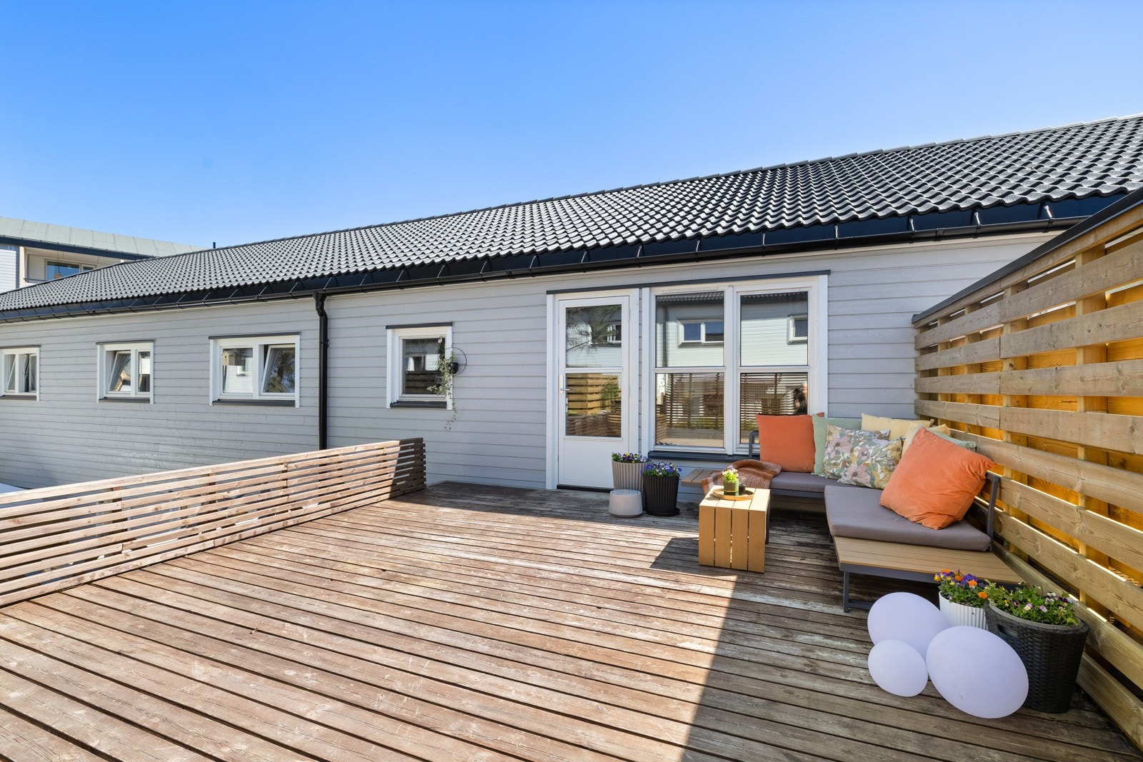 Herlig, solrik terrasse på hele 33 m². Galleribilde