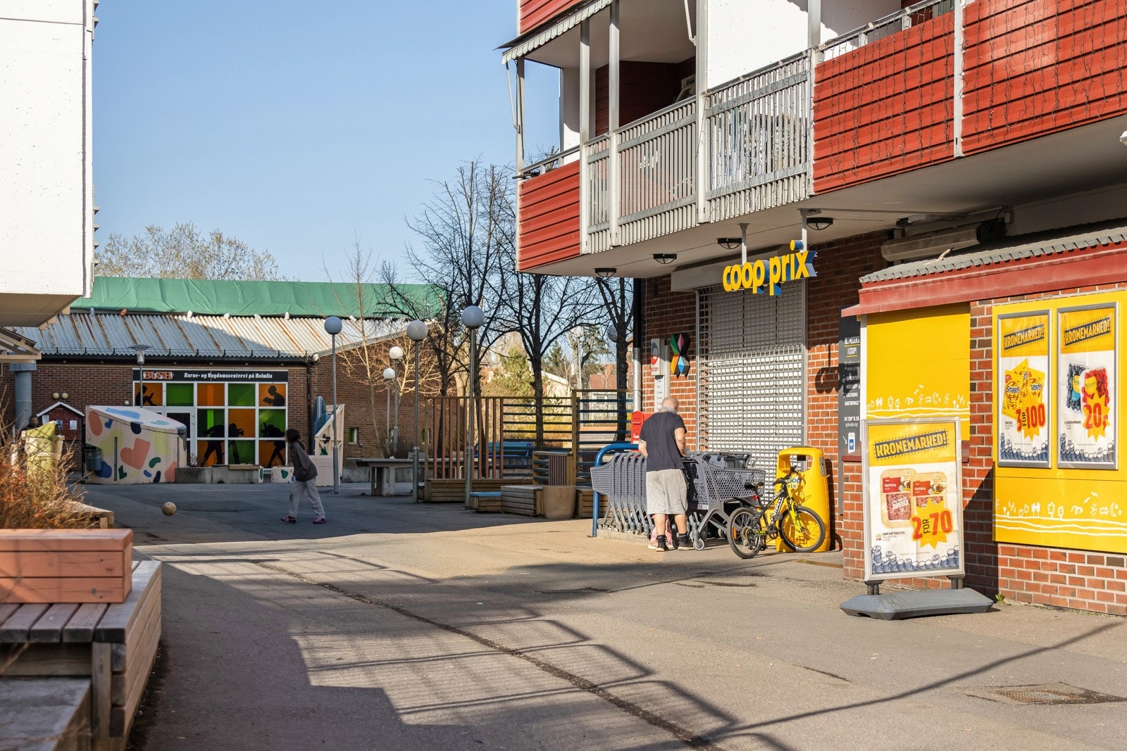 Dagligvareforretning i umiddelbar nærhet. Galleribilde