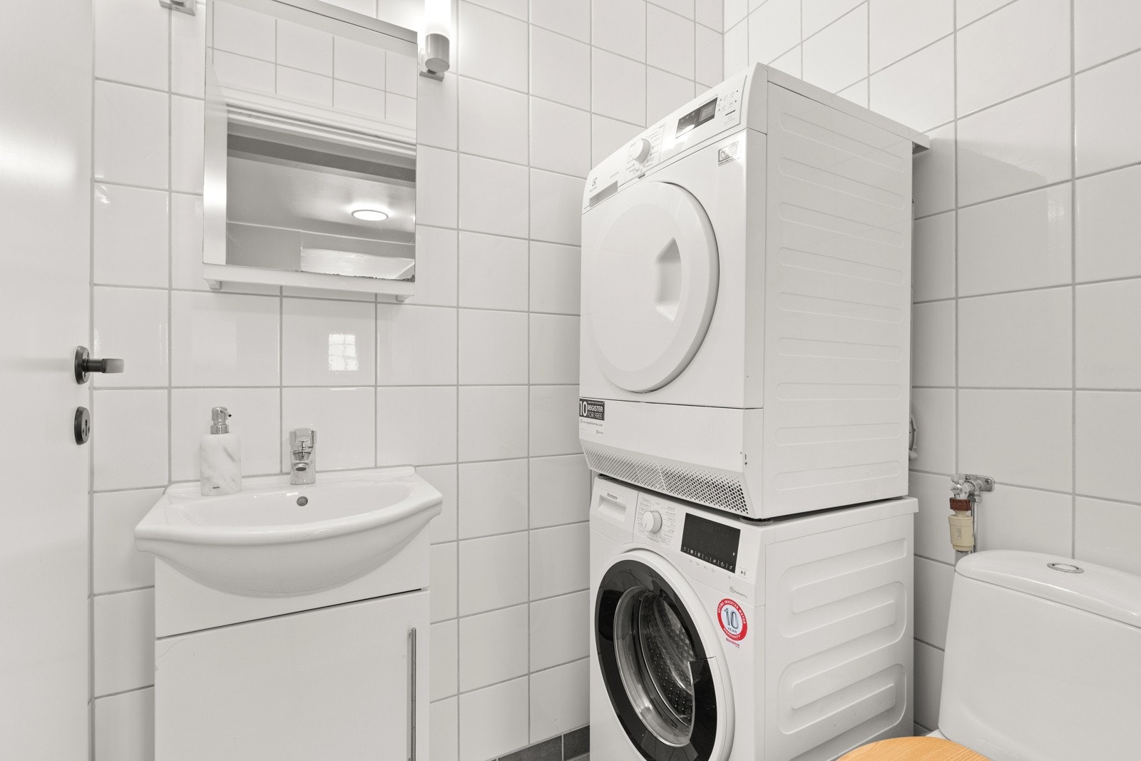 Toalettrom med flislagte overflater. Galleribilde