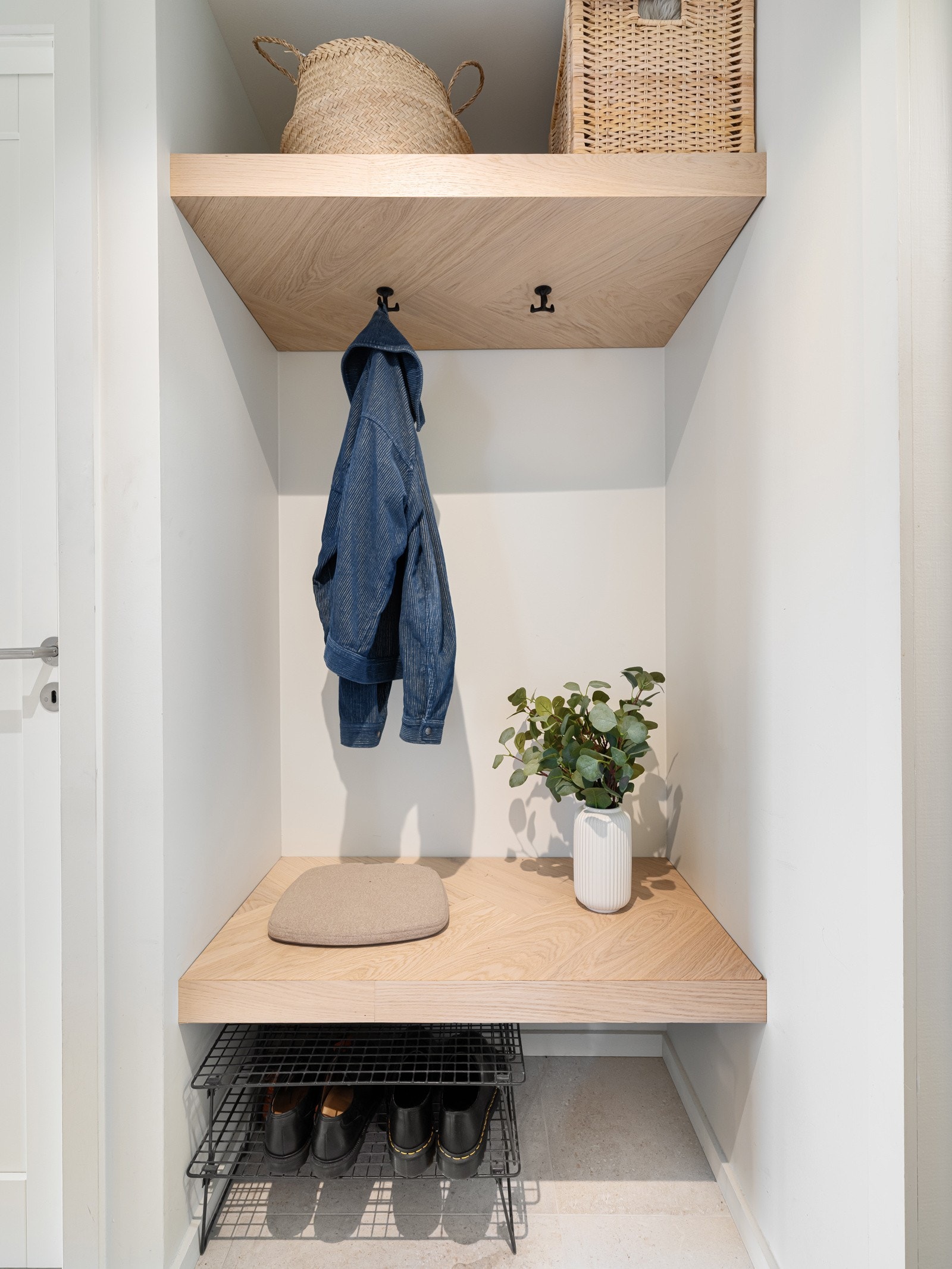 Spesialtilpassede løsninger, og en eier med et øye for detaljer, gir en helhetlig og innbydende stil Galleribilde