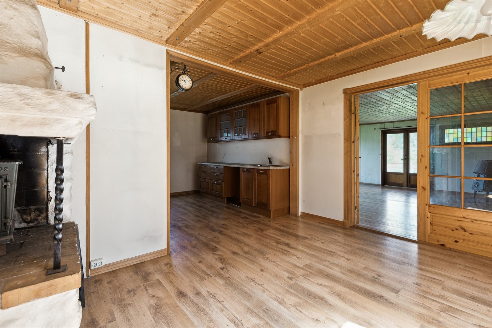 Spisestuen er tilknyttet kjøkkenet. Et sosialt og romslig rom med god plass til å samle venner og familie. Galleribilde