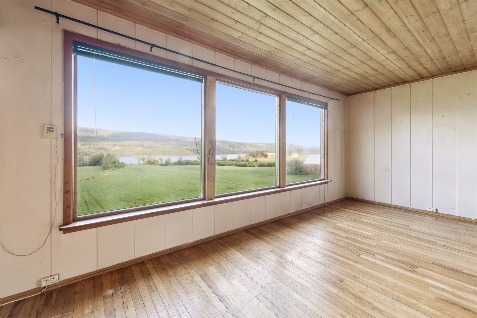 Fra stuen er det flott utsikt mot Nuggurn. Galleribilde