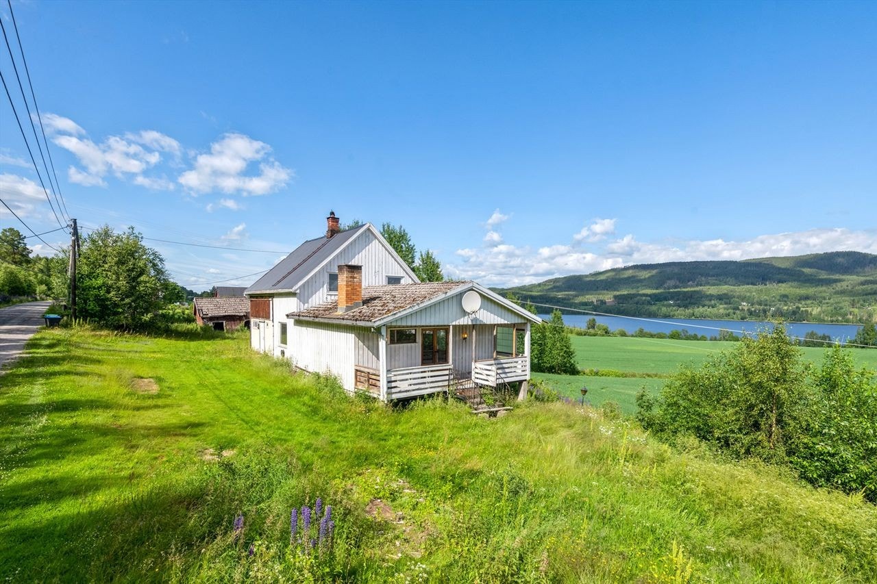 Sjarmerende enebolig med stort potensiale - Velkommen til Vikervegen 134! Galleribilde