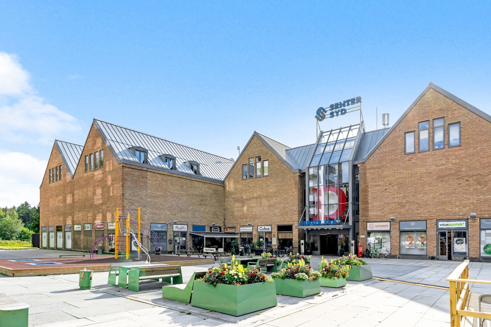 Senter Syd med diverse butikker, spisesteder, daglivare, m.m. Galleribilde